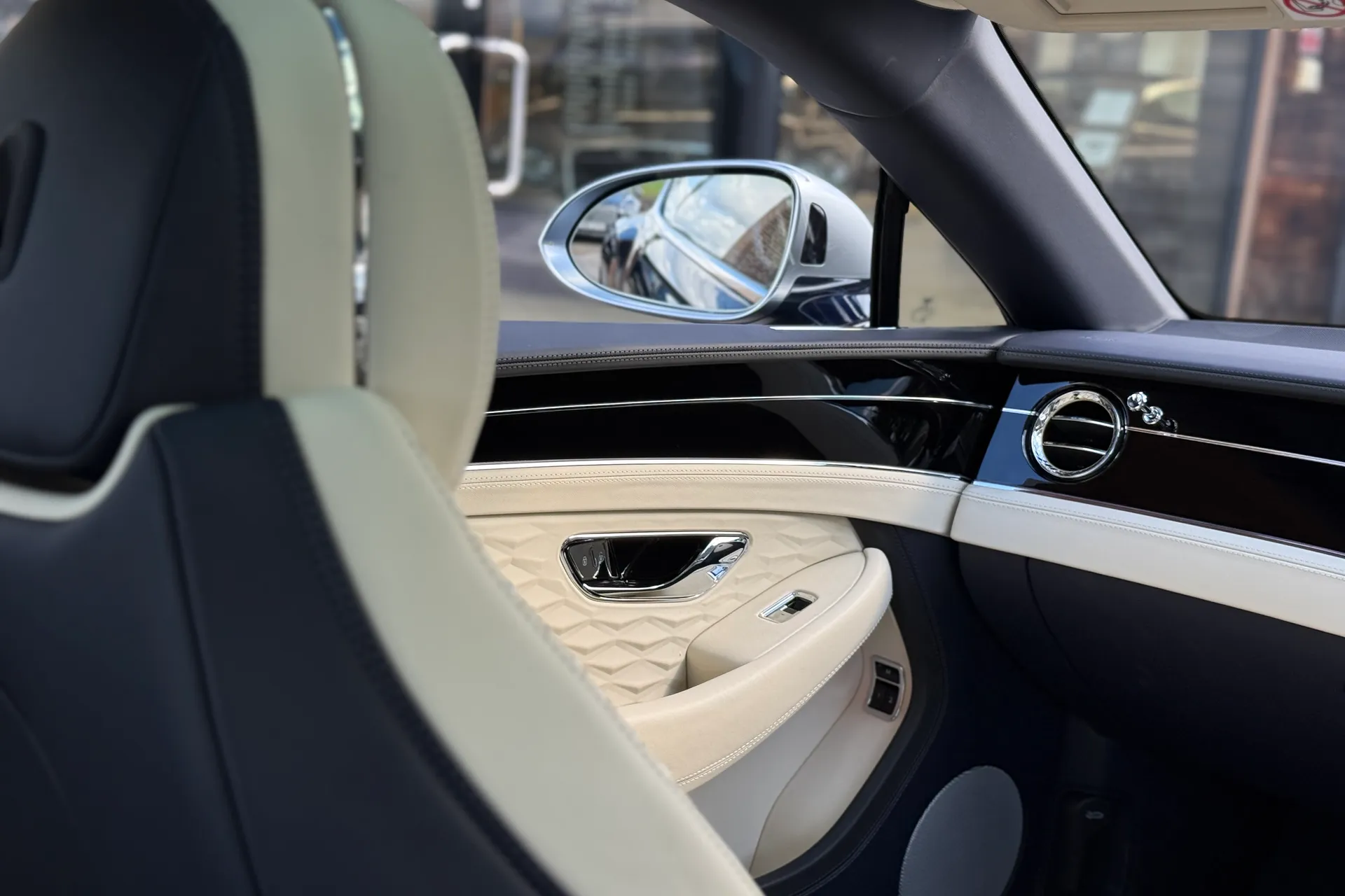 Bentley CONTINENTAL GT thumbnail image number 31