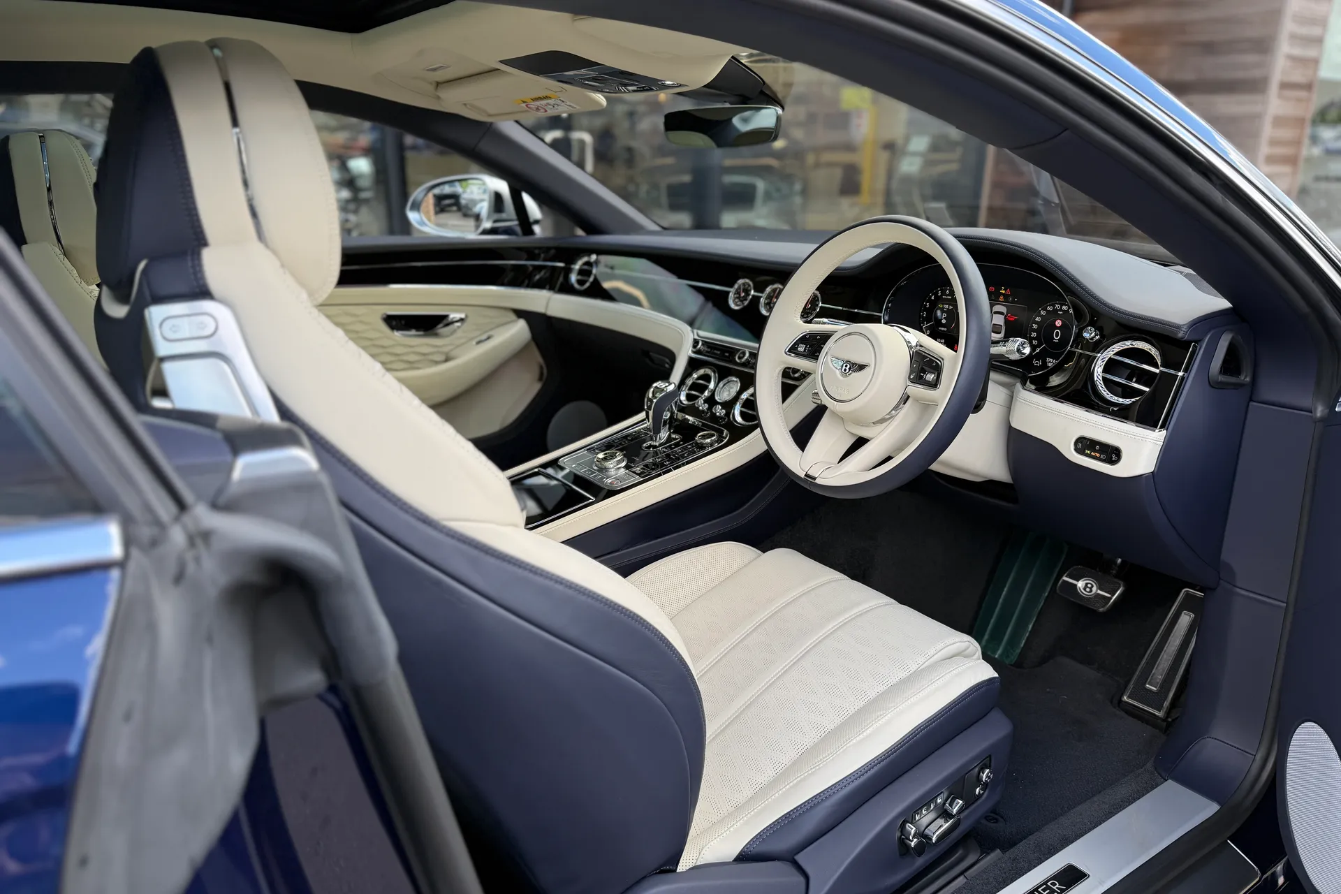 Bentley CONTINENTAL GT thumbnail image number 17