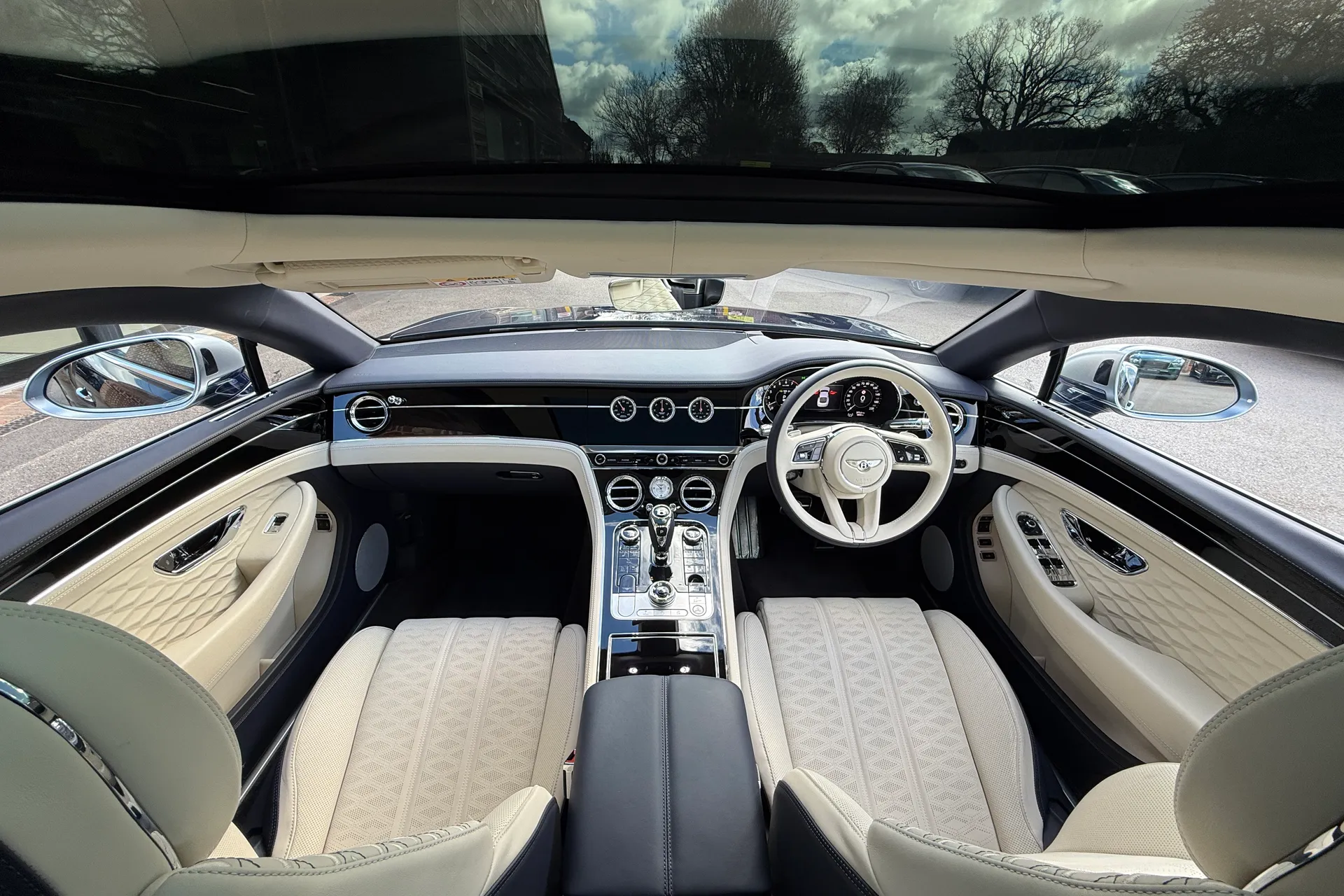 Bentley CONTINENTAL GT thumbnail image number 3