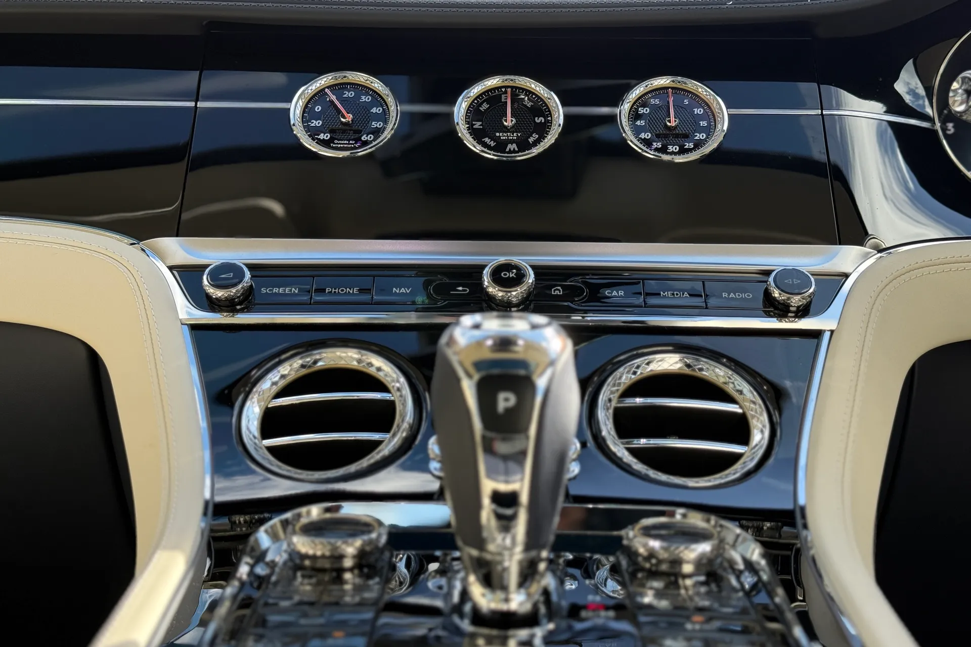 Bentley CONTINENTAL GT thumbnail image number 32