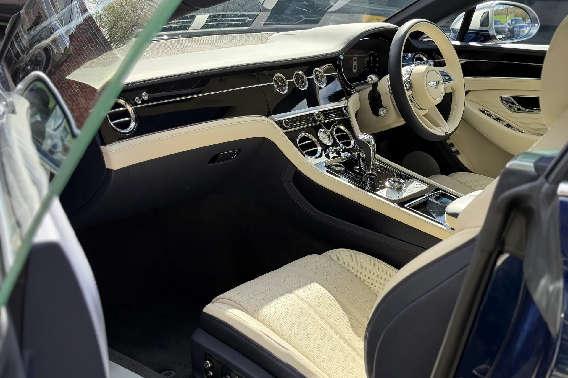 Bentley CONTINENTAL GT thumbnail image number 40