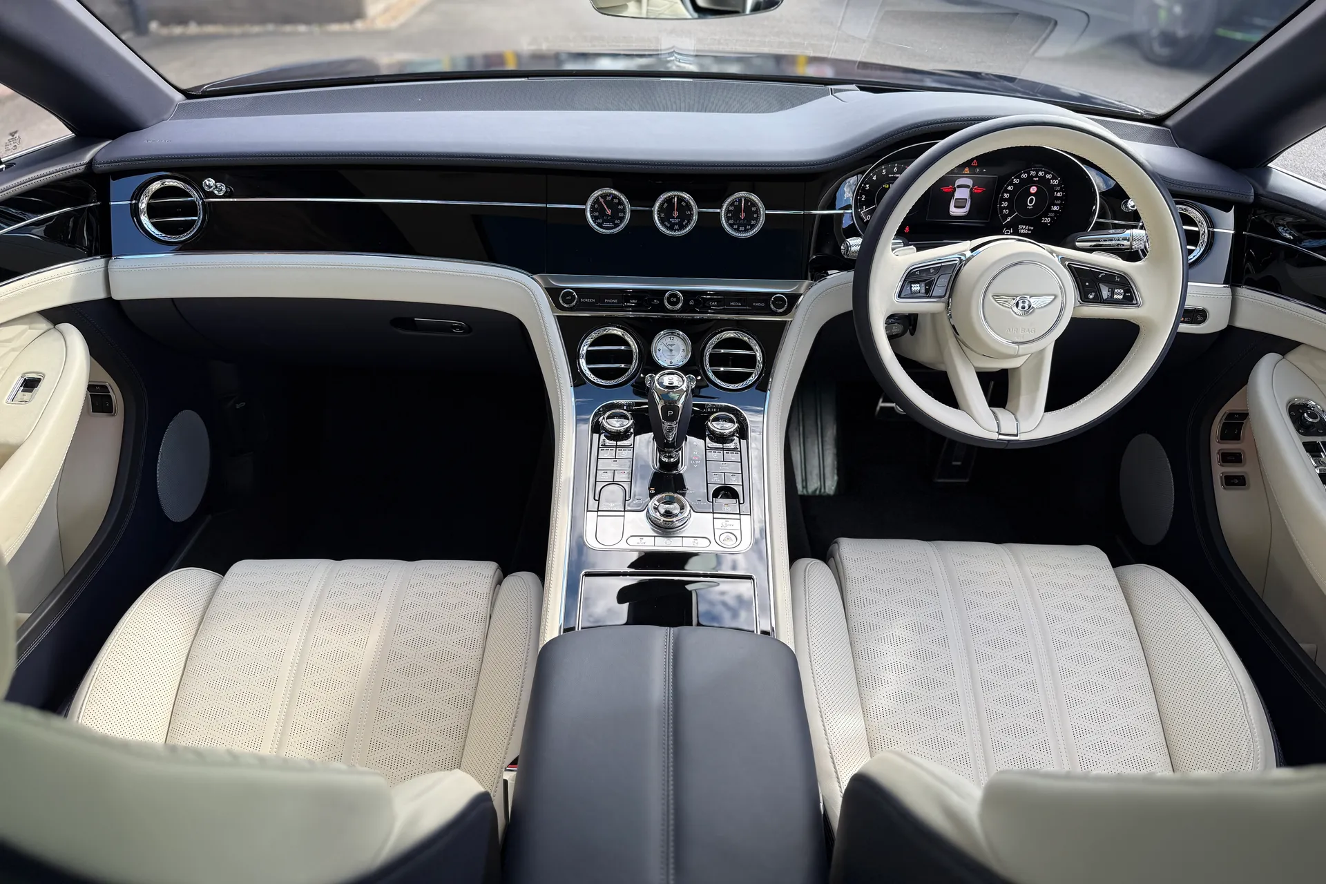 Bentley CONTINENTAL GT thumbnail image number 26