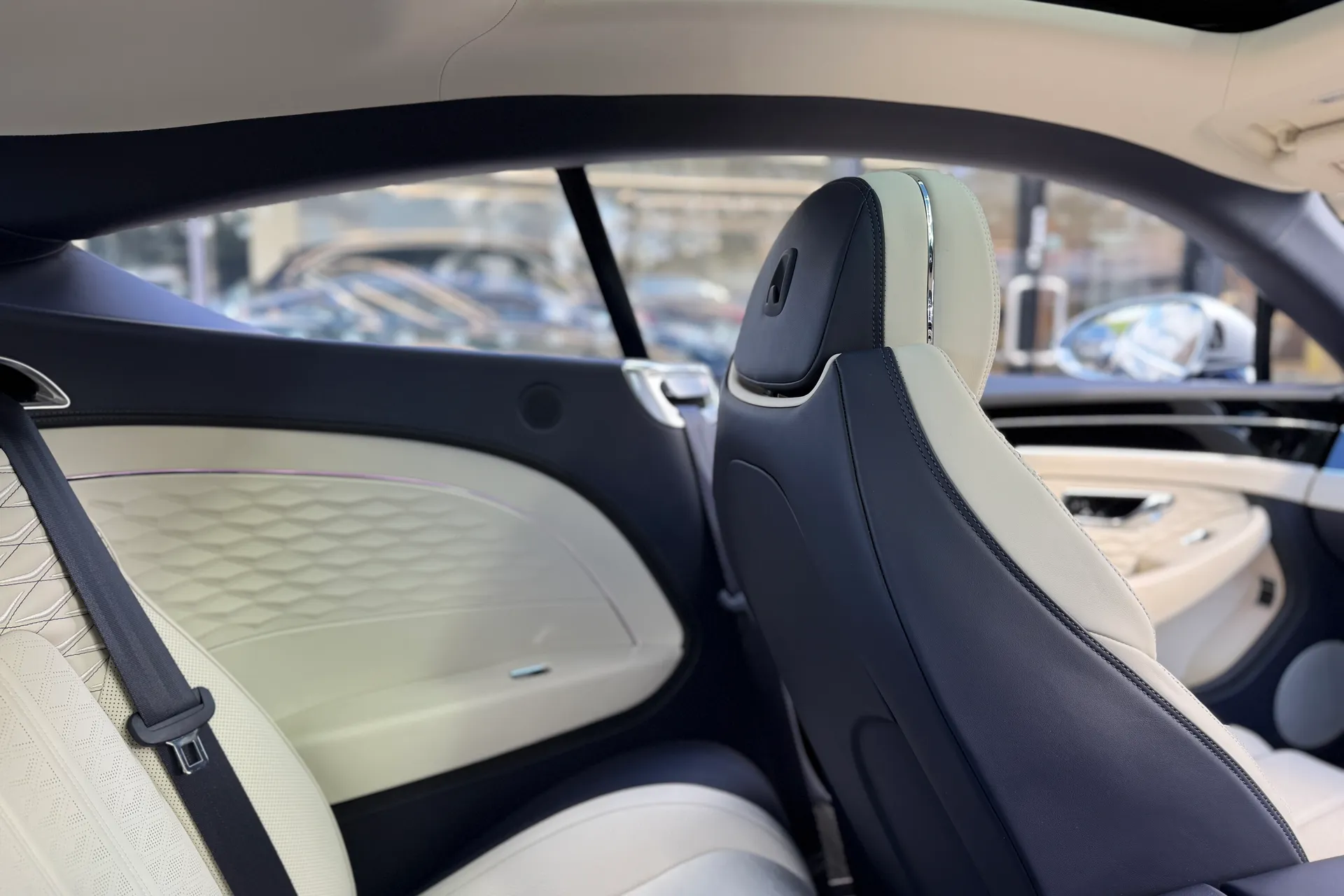 Bentley CONTINENTAL GT thumbnail image number 30