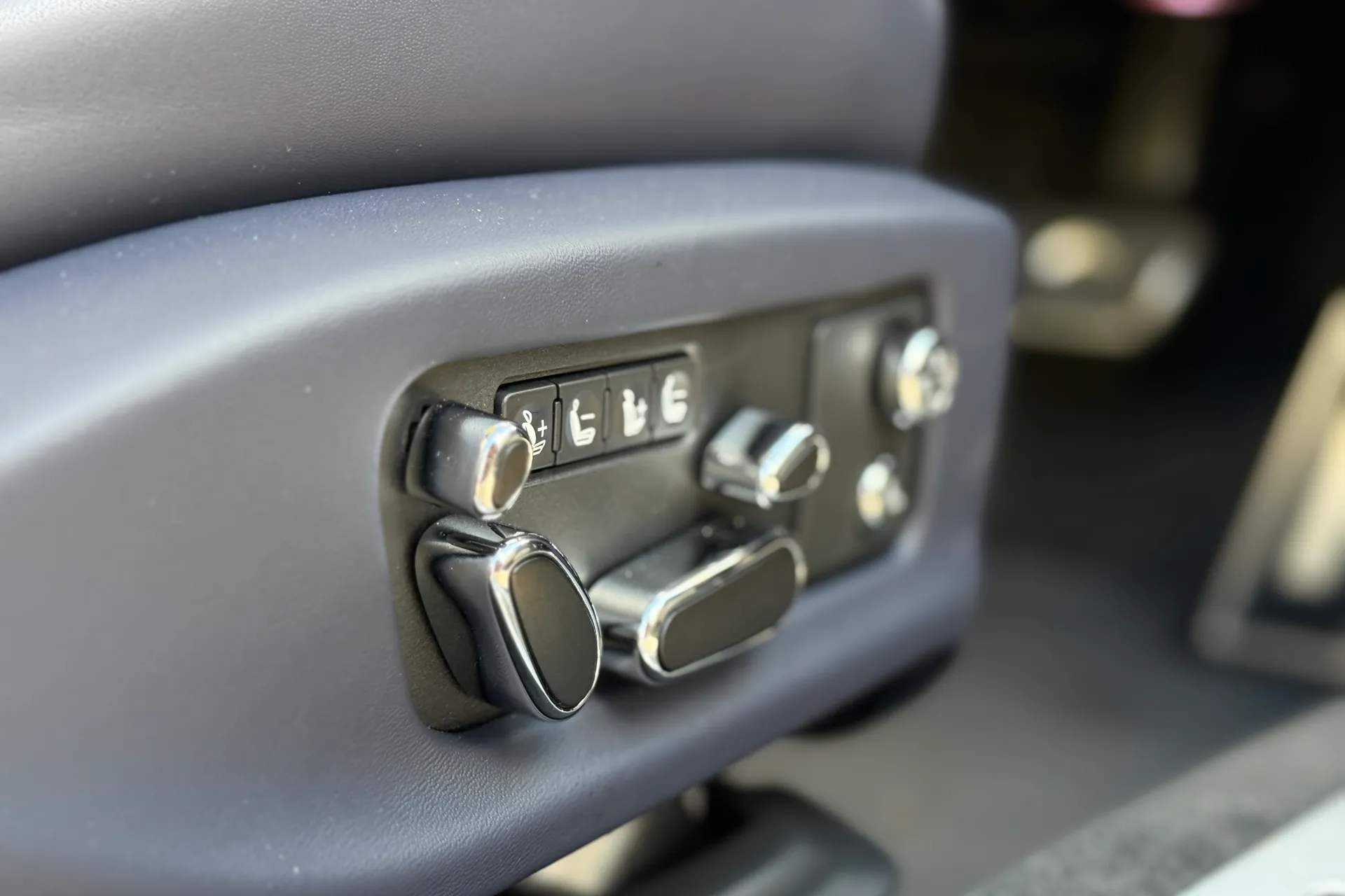 Bentley CONTINENTAL GT thumbnail image number 35