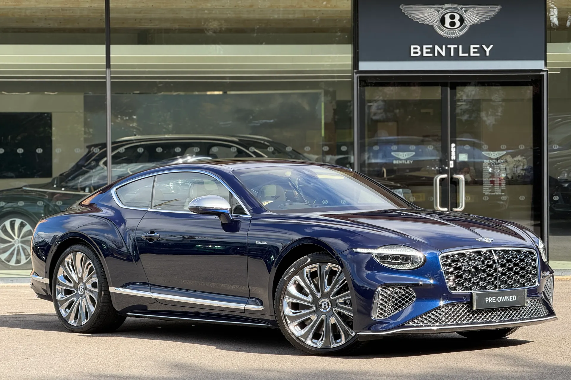 Bentley CONTINENTAL GT focused image