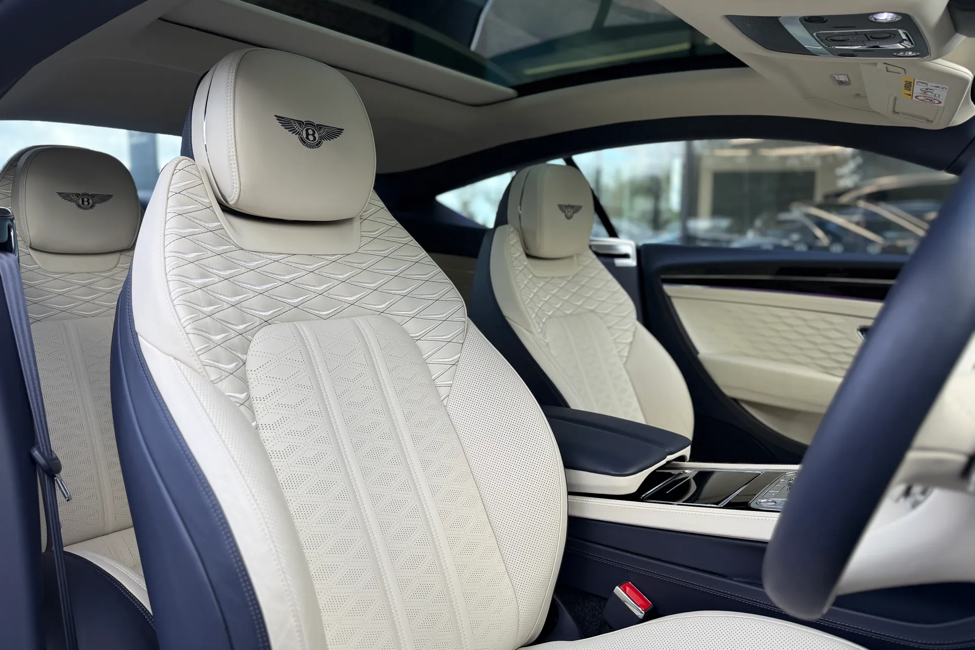 Bentley CONTINENTAL GT thumbnail image number 4