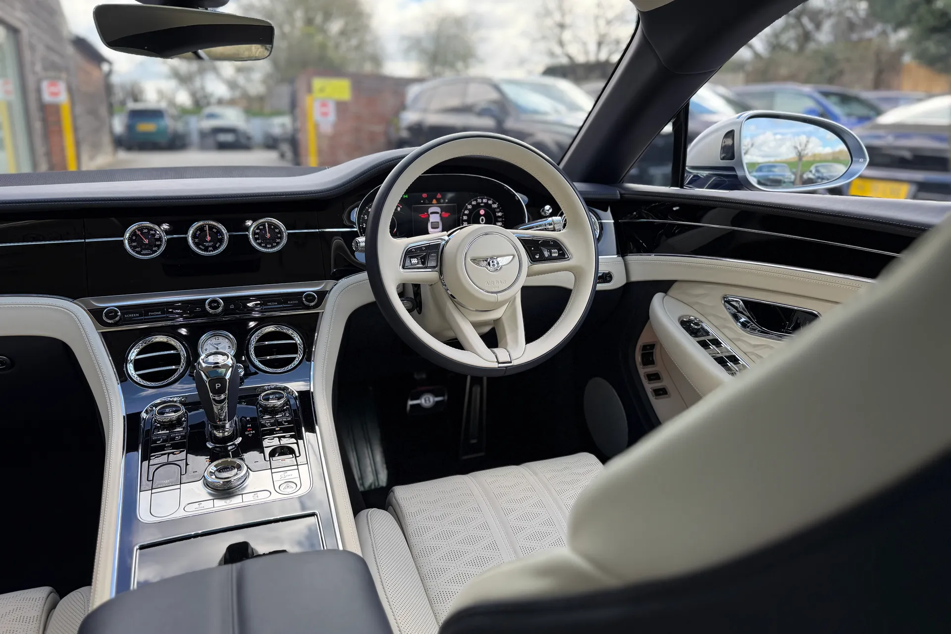 Bentley CONTINENTAL GT thumbnail image number 25