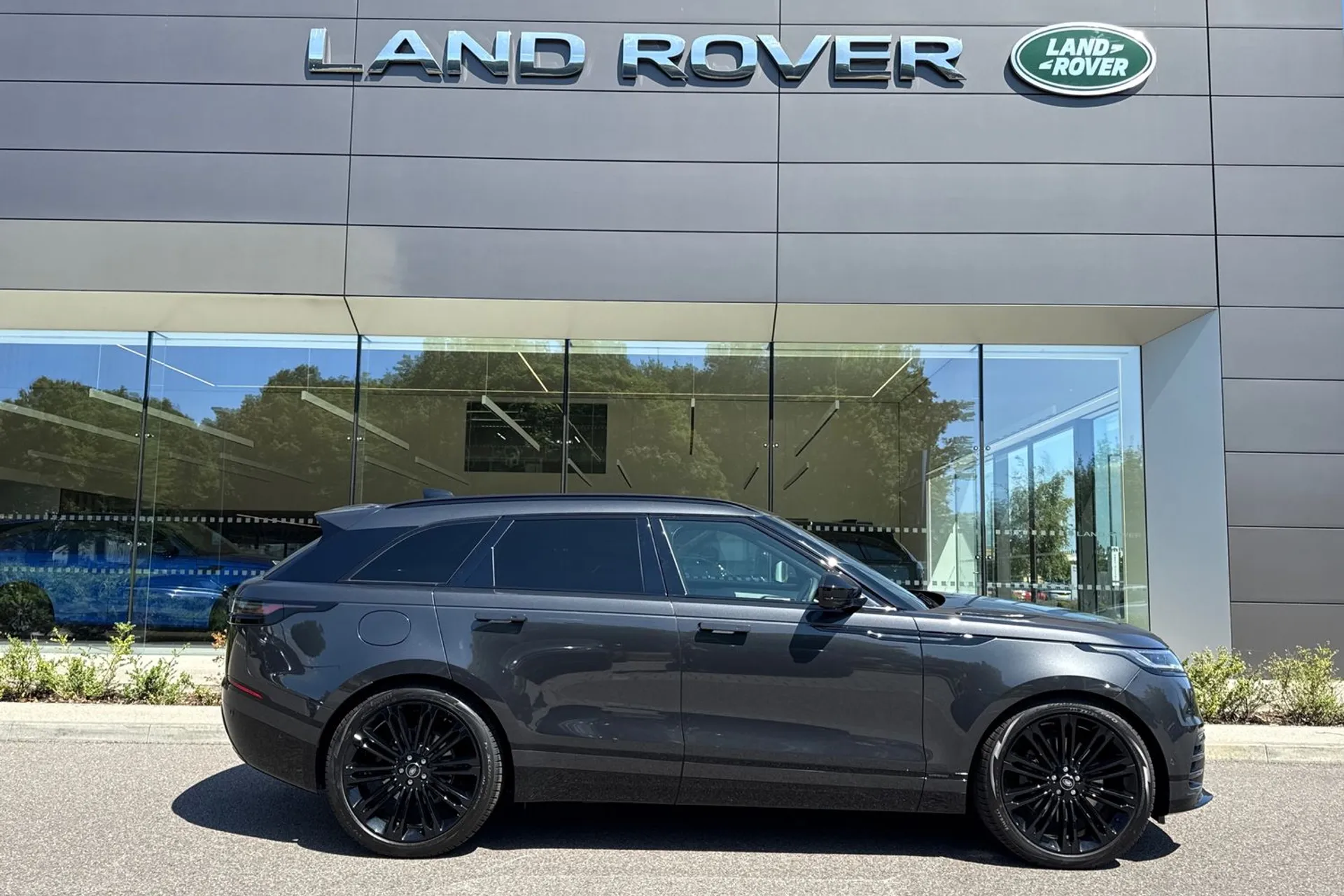 LAND ROVER RANGE ROVER VELAR thumbnail image number 2