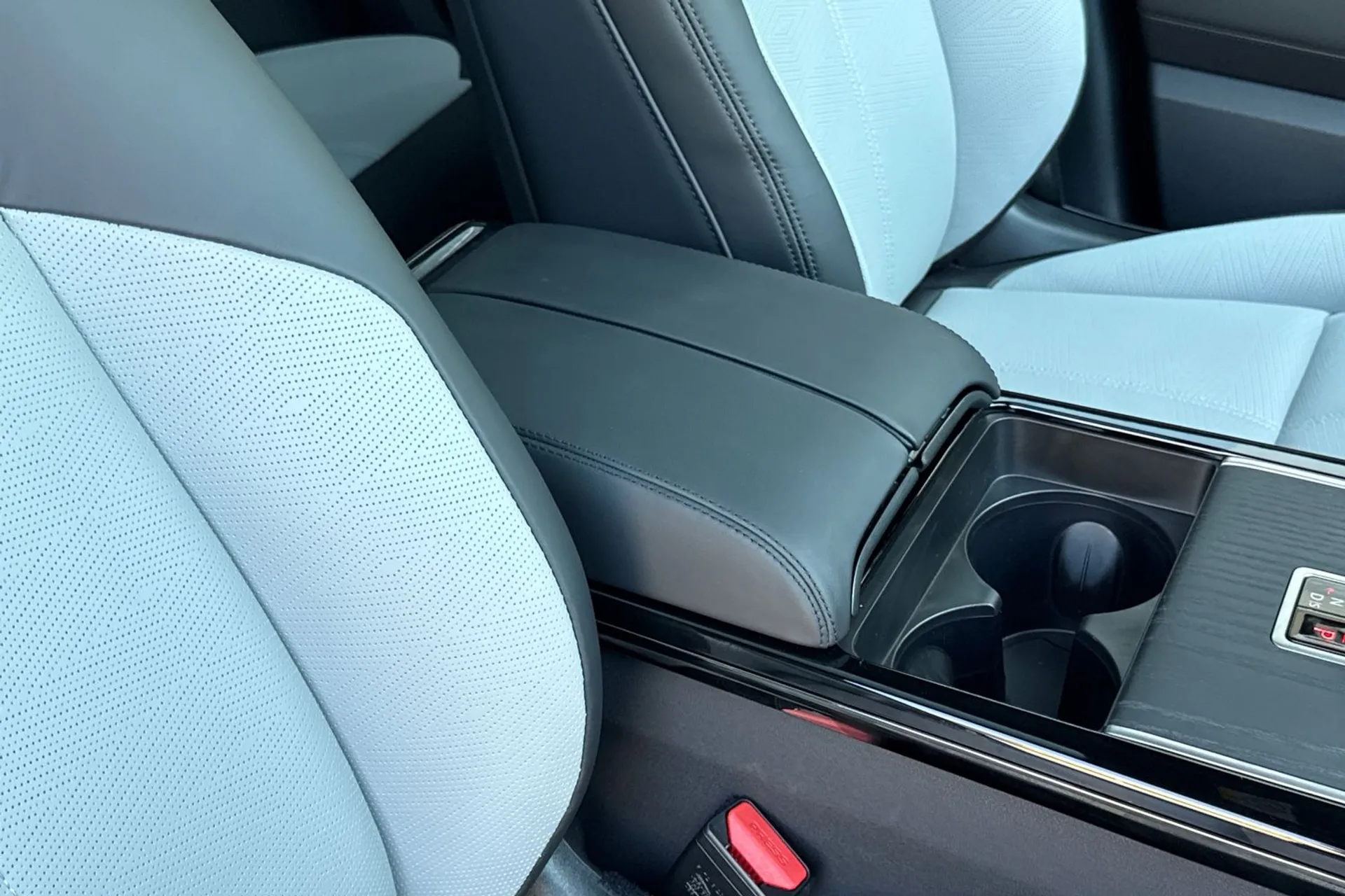 LAND ROVER RANGE ROVER VELAR thumbnail image number 44