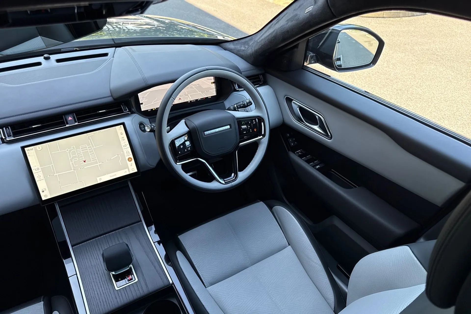 LAND ROVER RANGE ROVER VELAR thumbnail image number 29