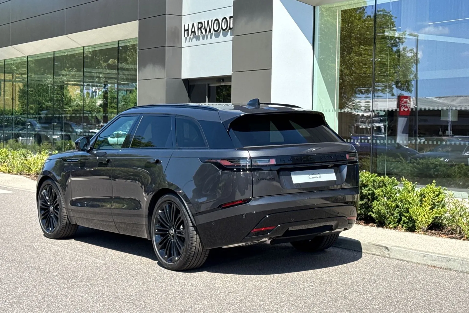 LAND ROVER RANGE ROVER VELAR thumbnail image number 16
