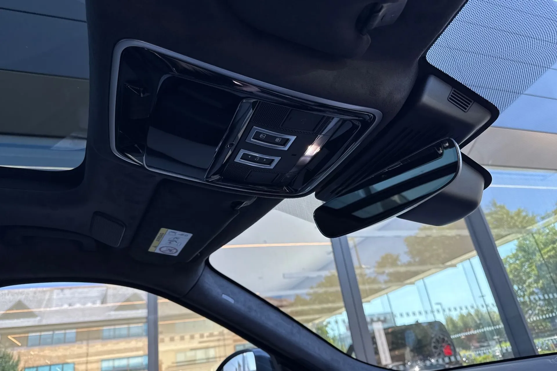 LAND ROVER RANGE ROVER VELAR thumbnail image number 43