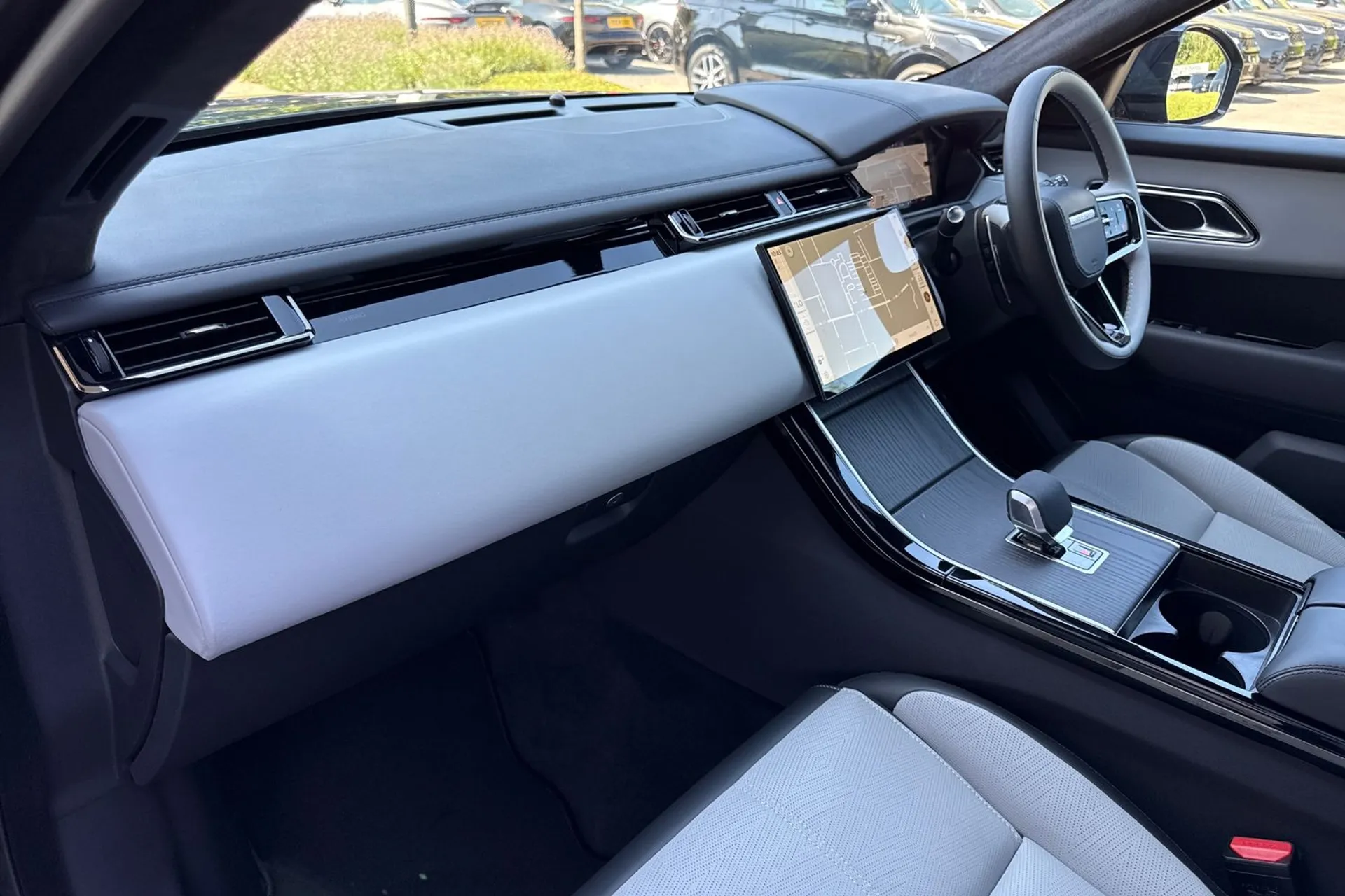 LAND ROVER RANGE ROVER VELAR thumbnail image number 45
