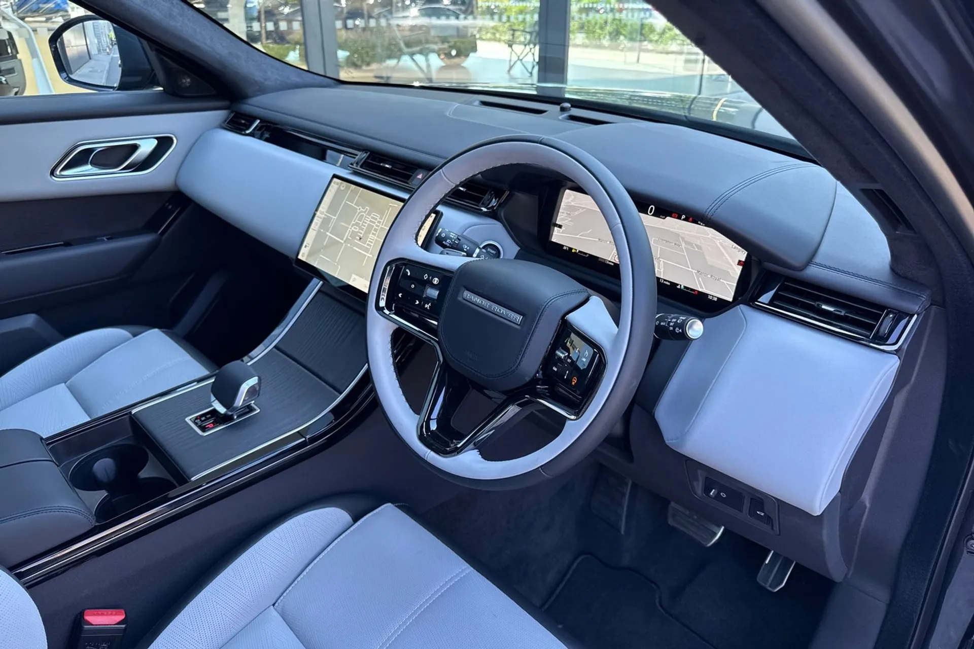 LAND ROVER RANGE ROVER VELAR thumbnail image number 42