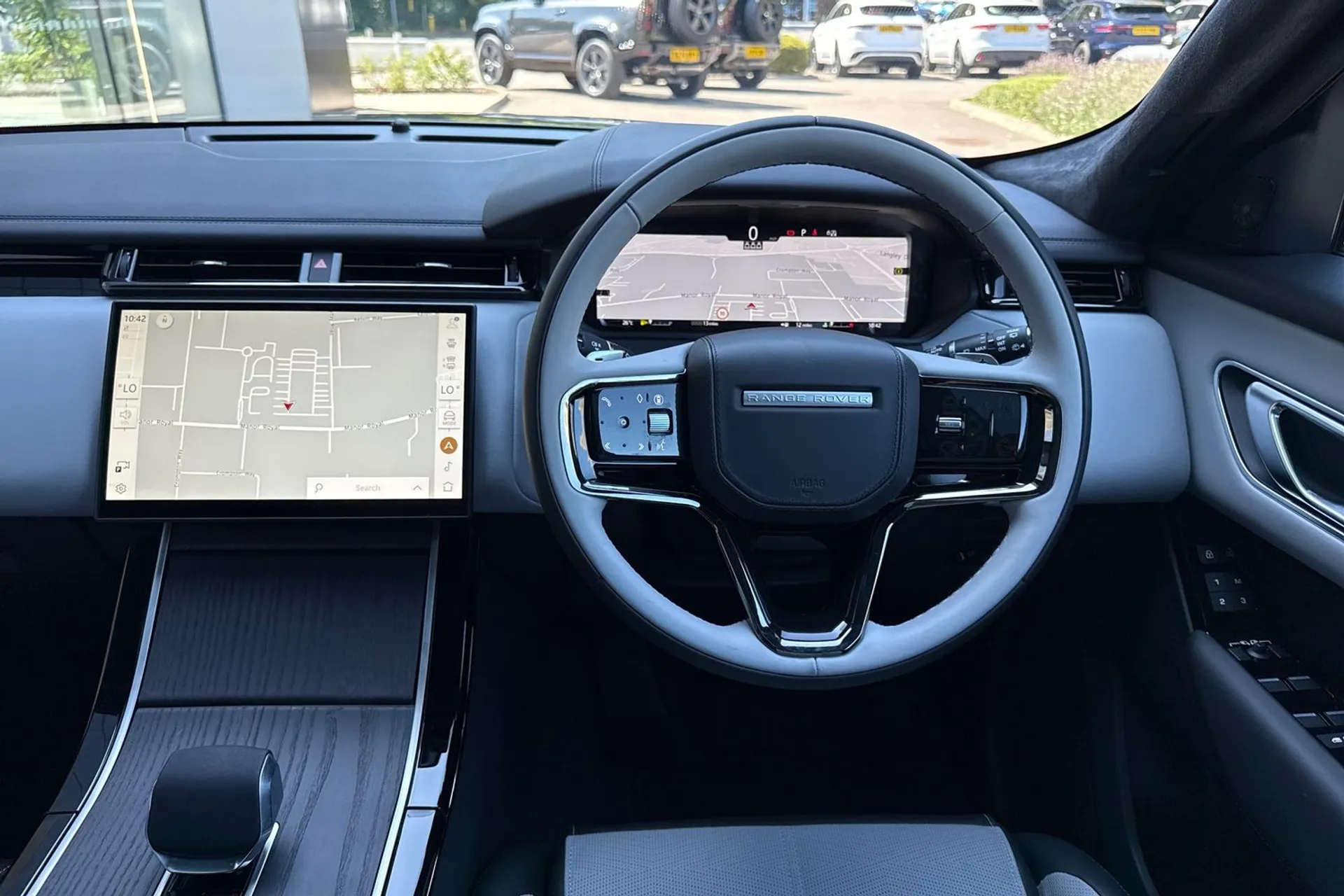 LAND ROVER RANGE ROVER VELAR thumbnail image number 28