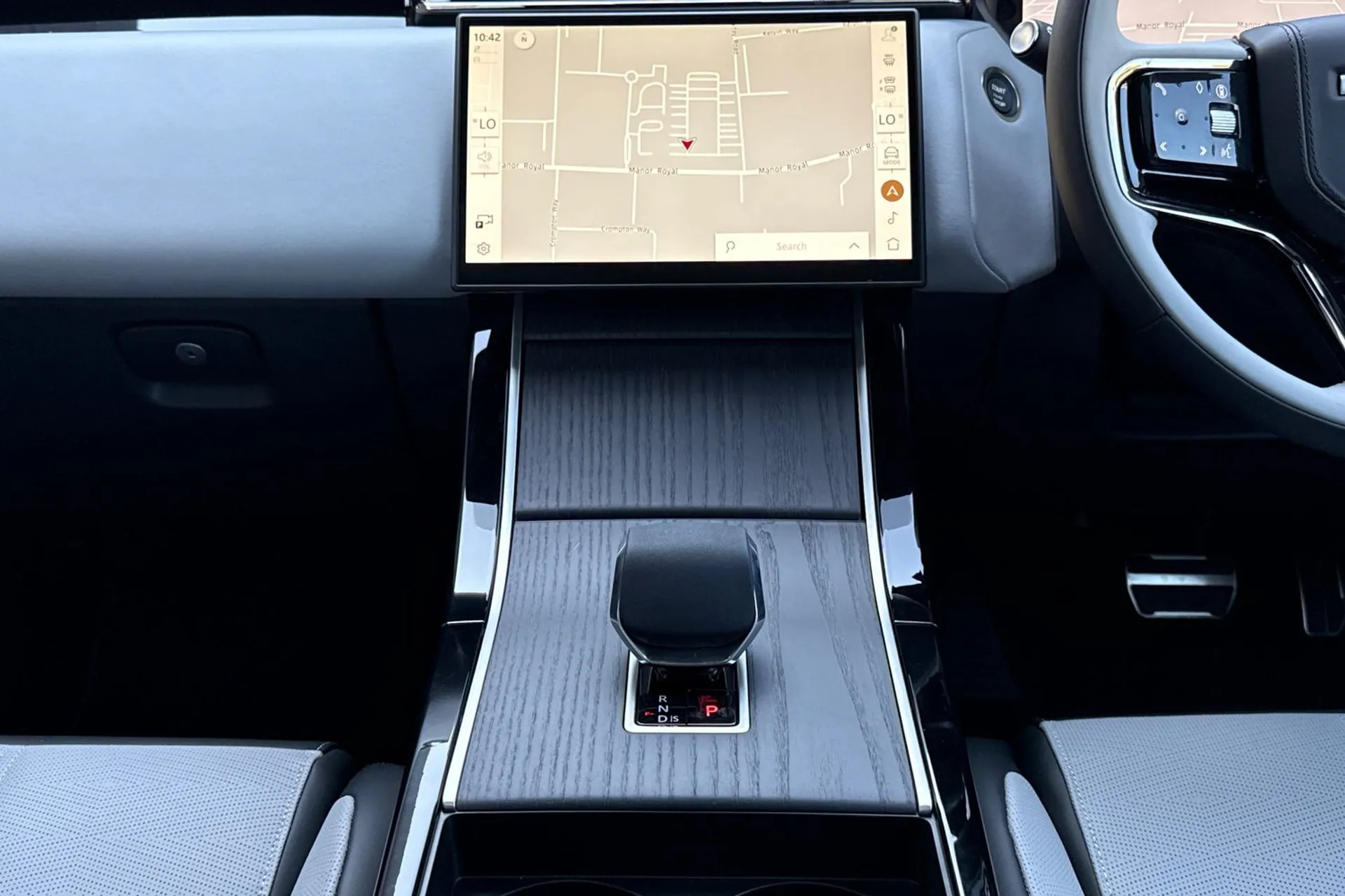 LAND ROVER RANGE ROVER VELAR thumbnail image number 27