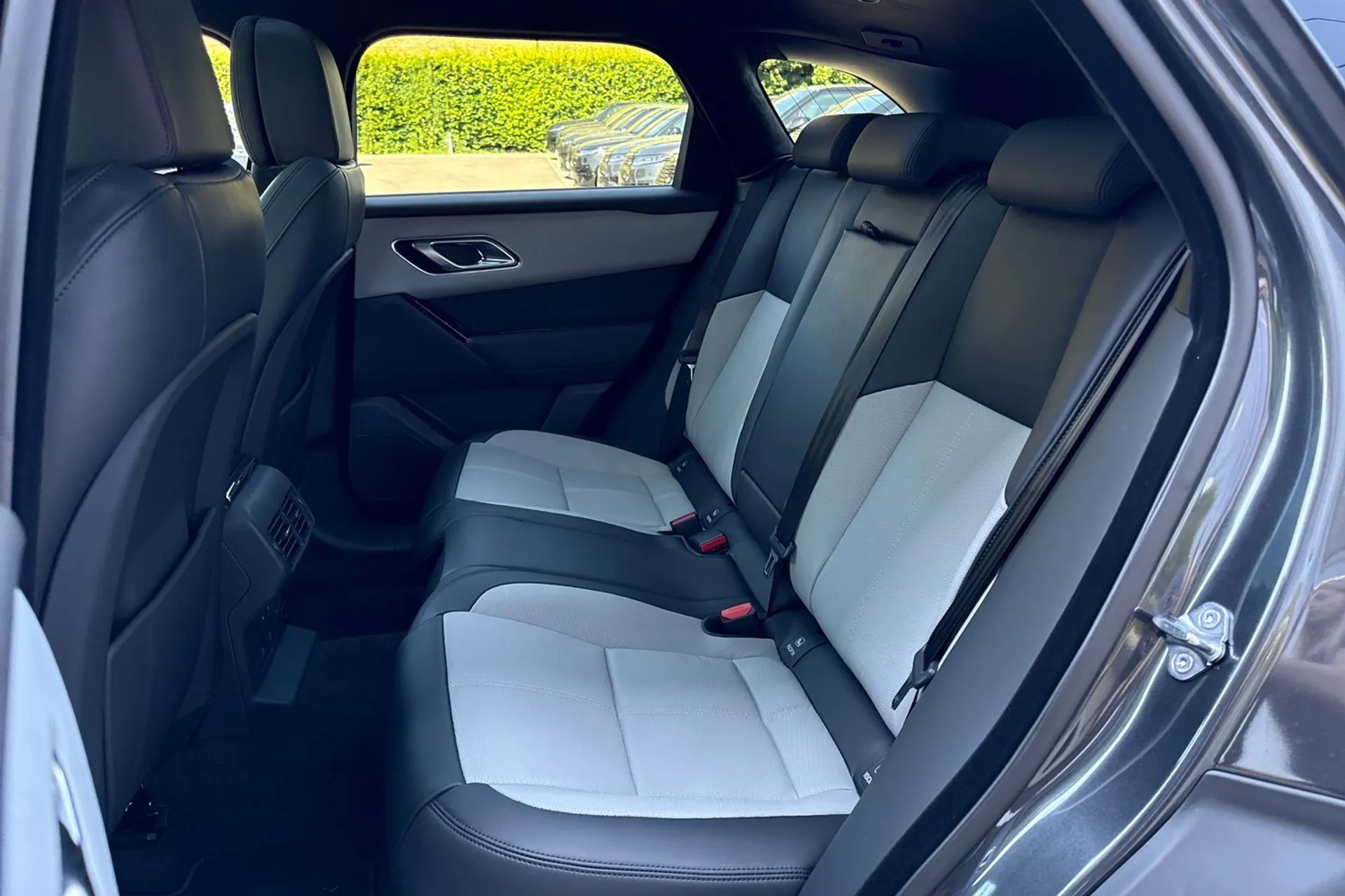 LAND ROVER RANGE ROVER VELAR thumbnail image number 49