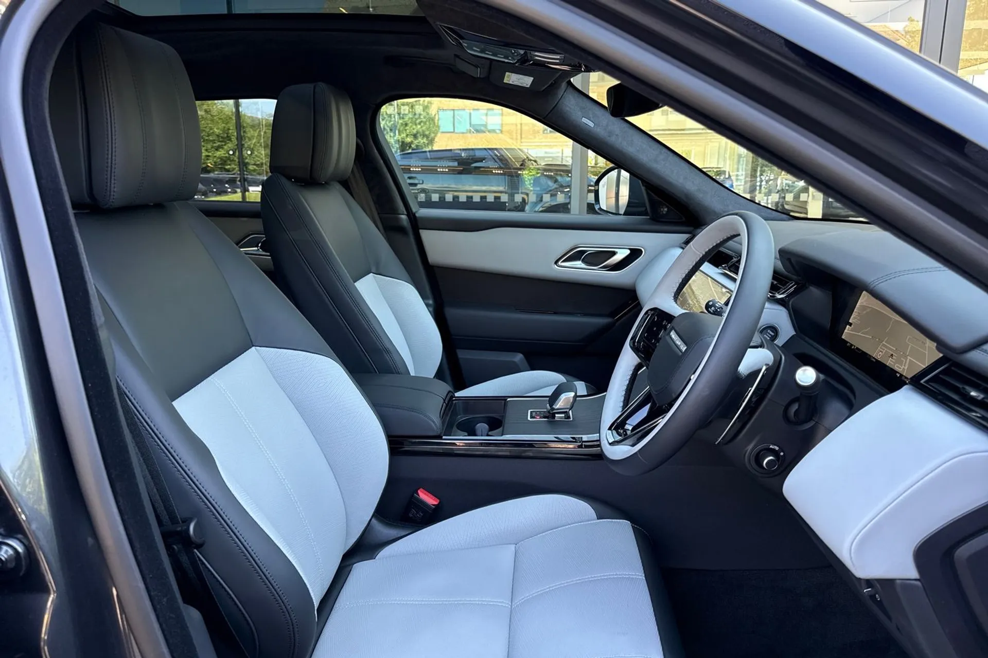 LAND ROVER RANGE ROVER VELAR thumbnail image number 41