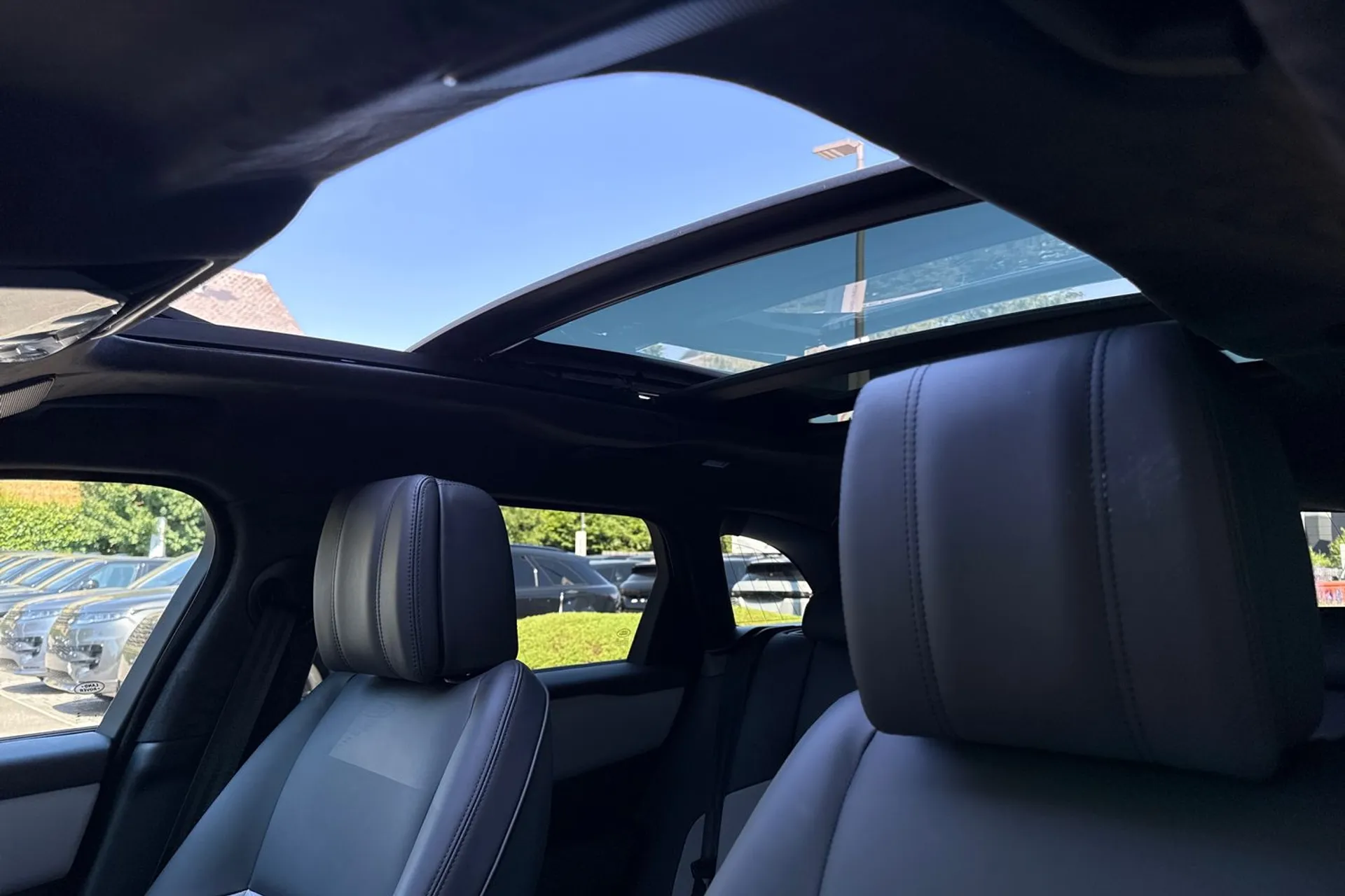LAND ROVER RANGE ROVER VELAR thumbnail image number 47