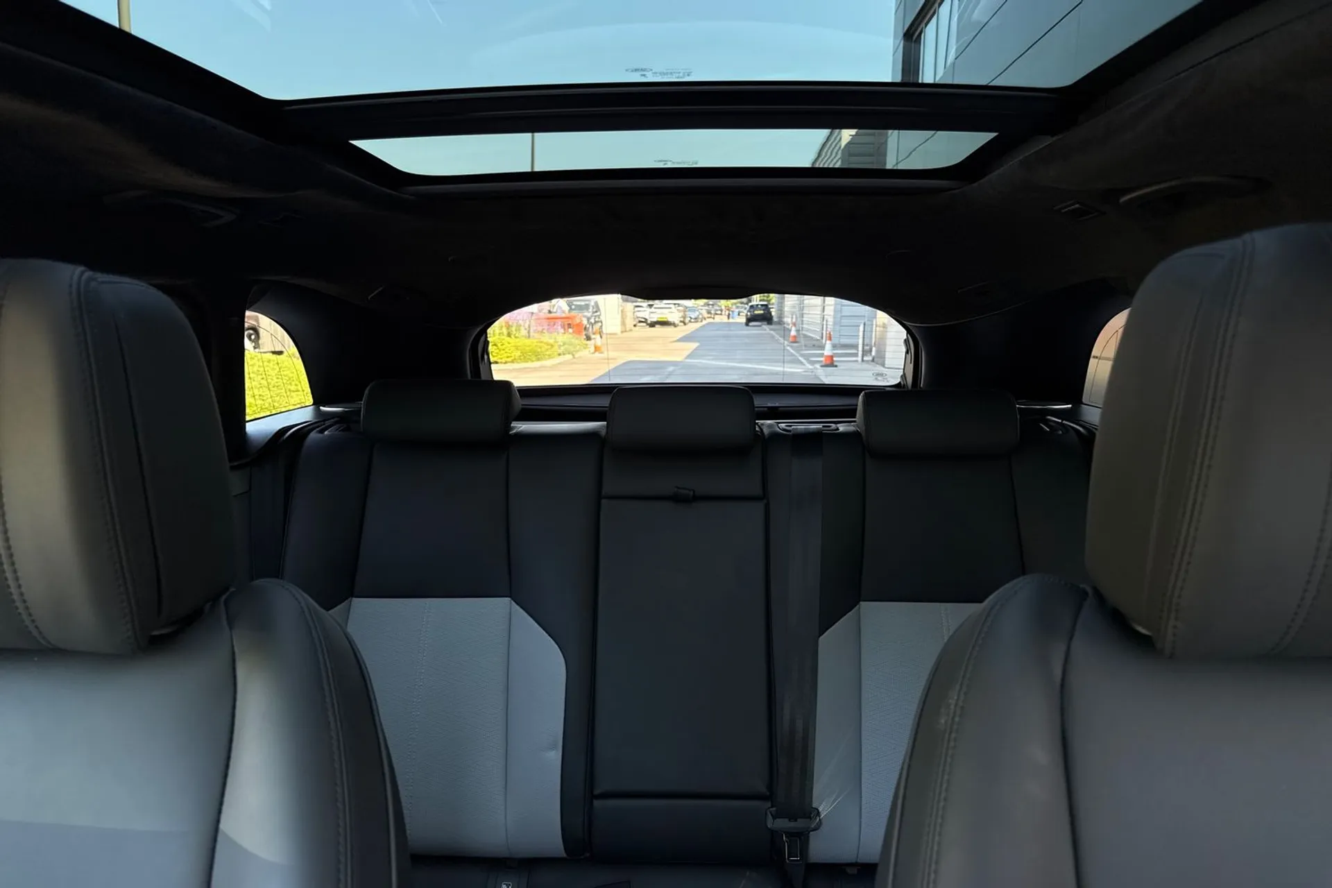 LAND ROVER RANGE ROVER VELAR thumbnail image number 39