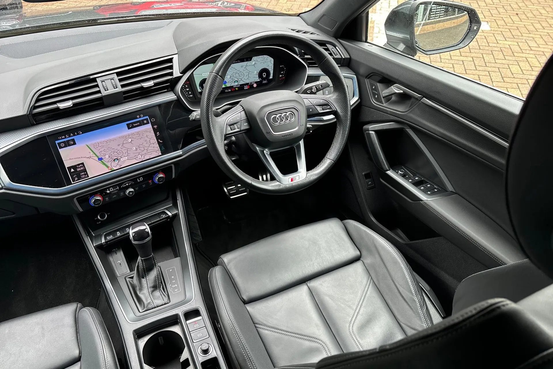 Audi Q3 thumbnail image number 33