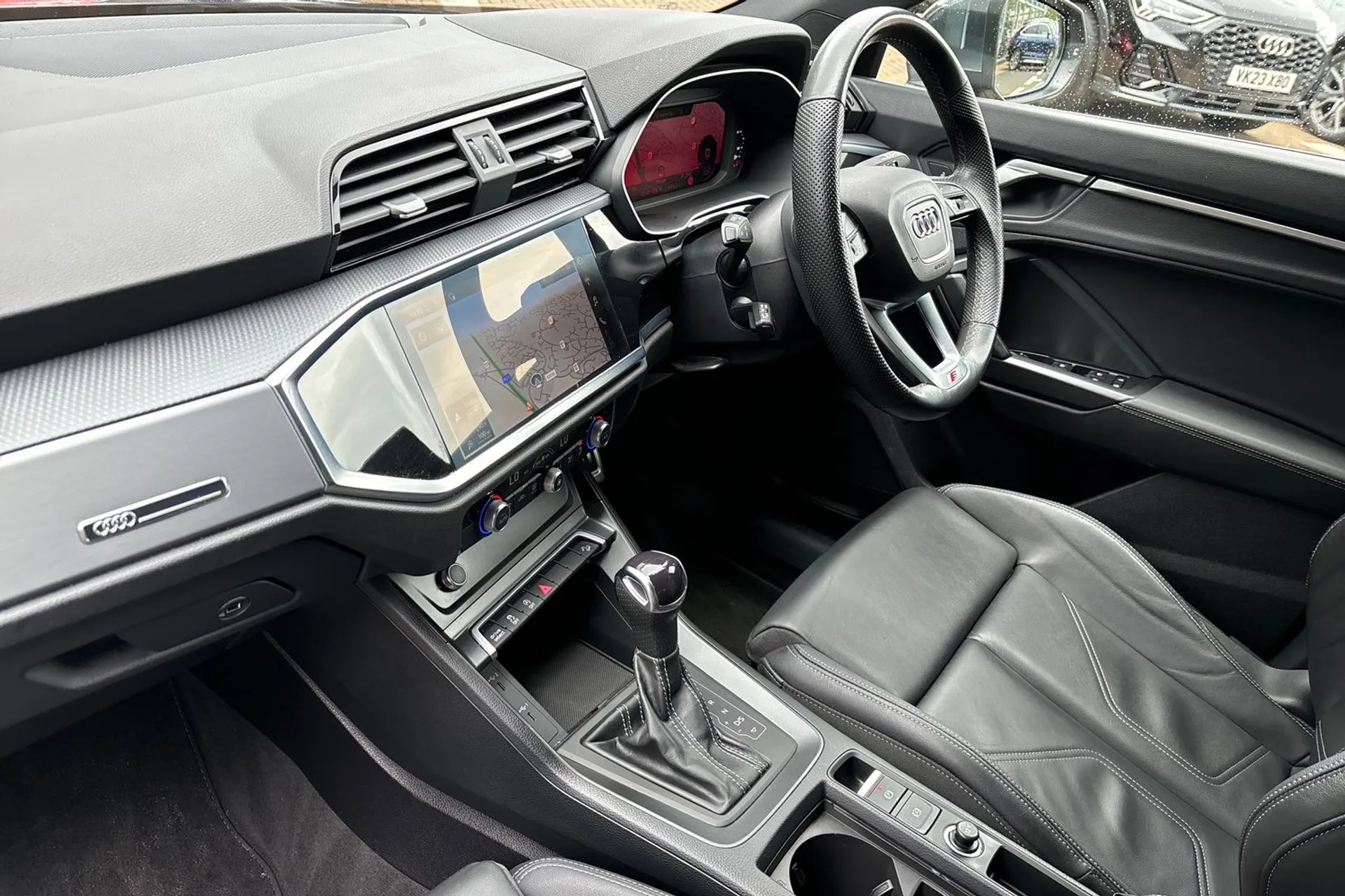 Audi Q3 thumbnail image number 26