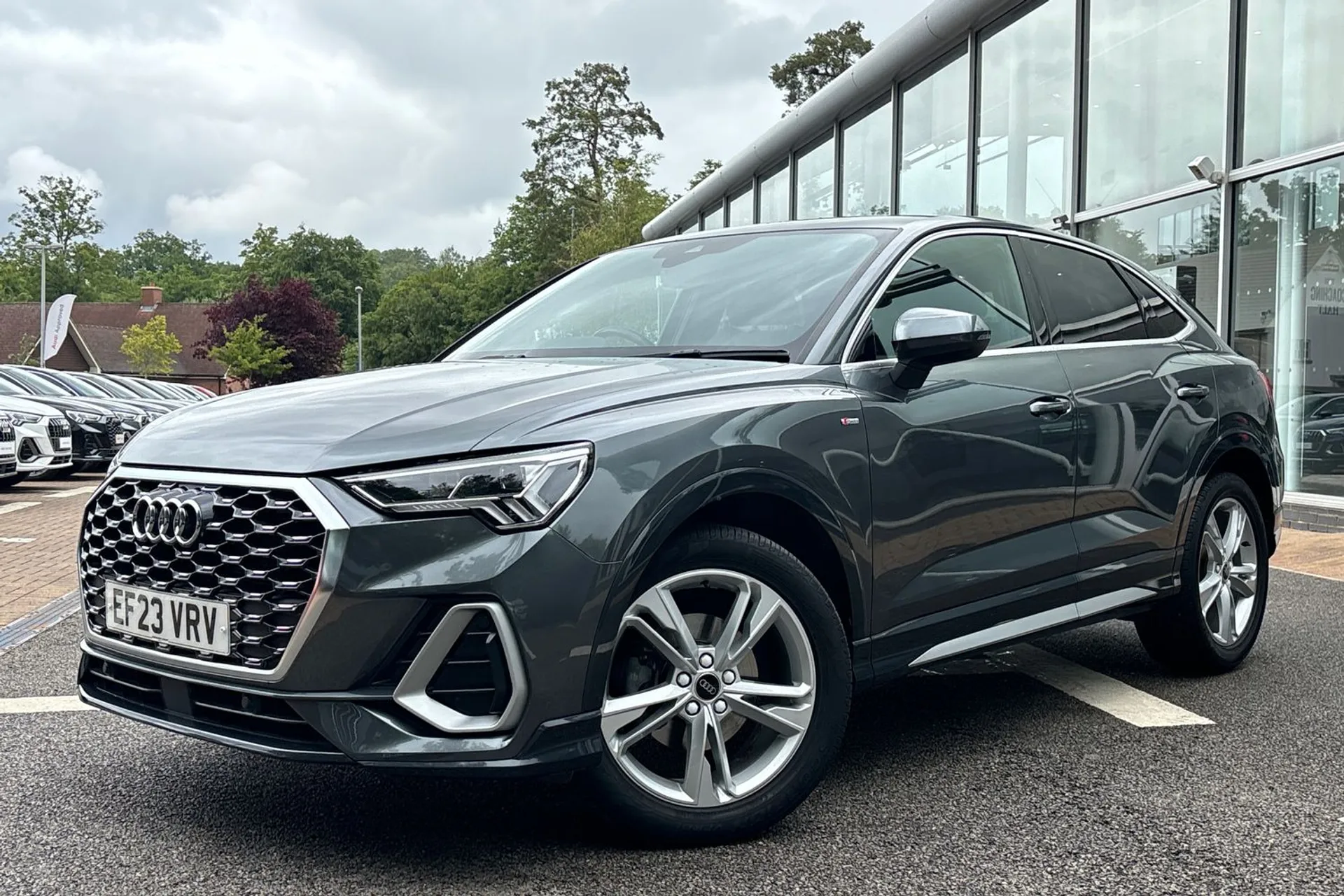 Audi Q3 thumbnail image number 10