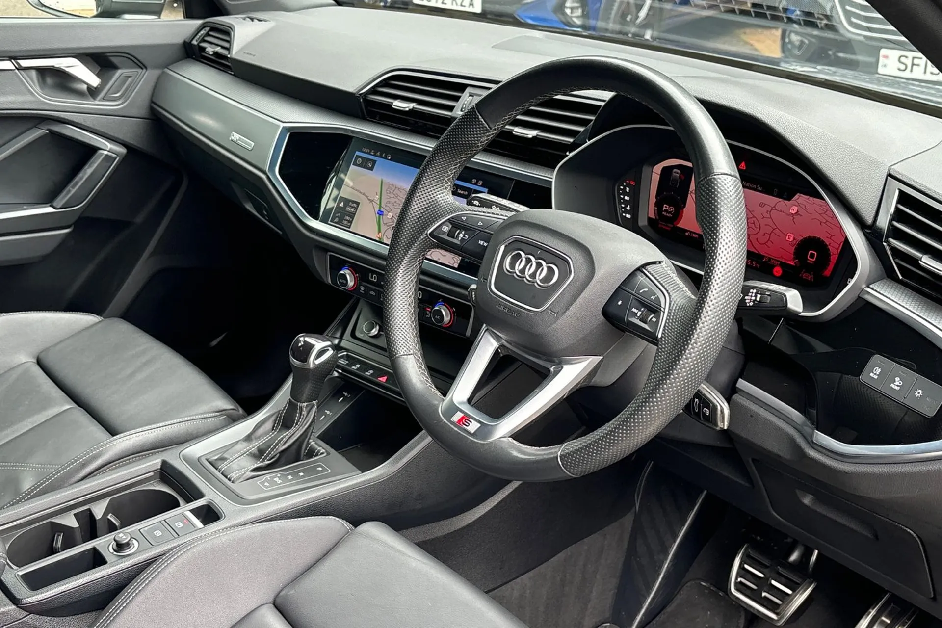 Audi Q3 thumbnail image number 25