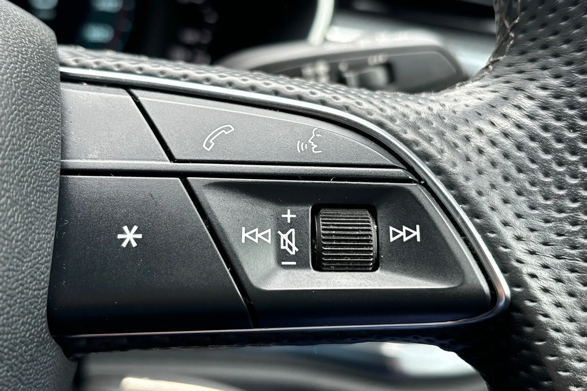 Audi Q3 thumbnail image number 37