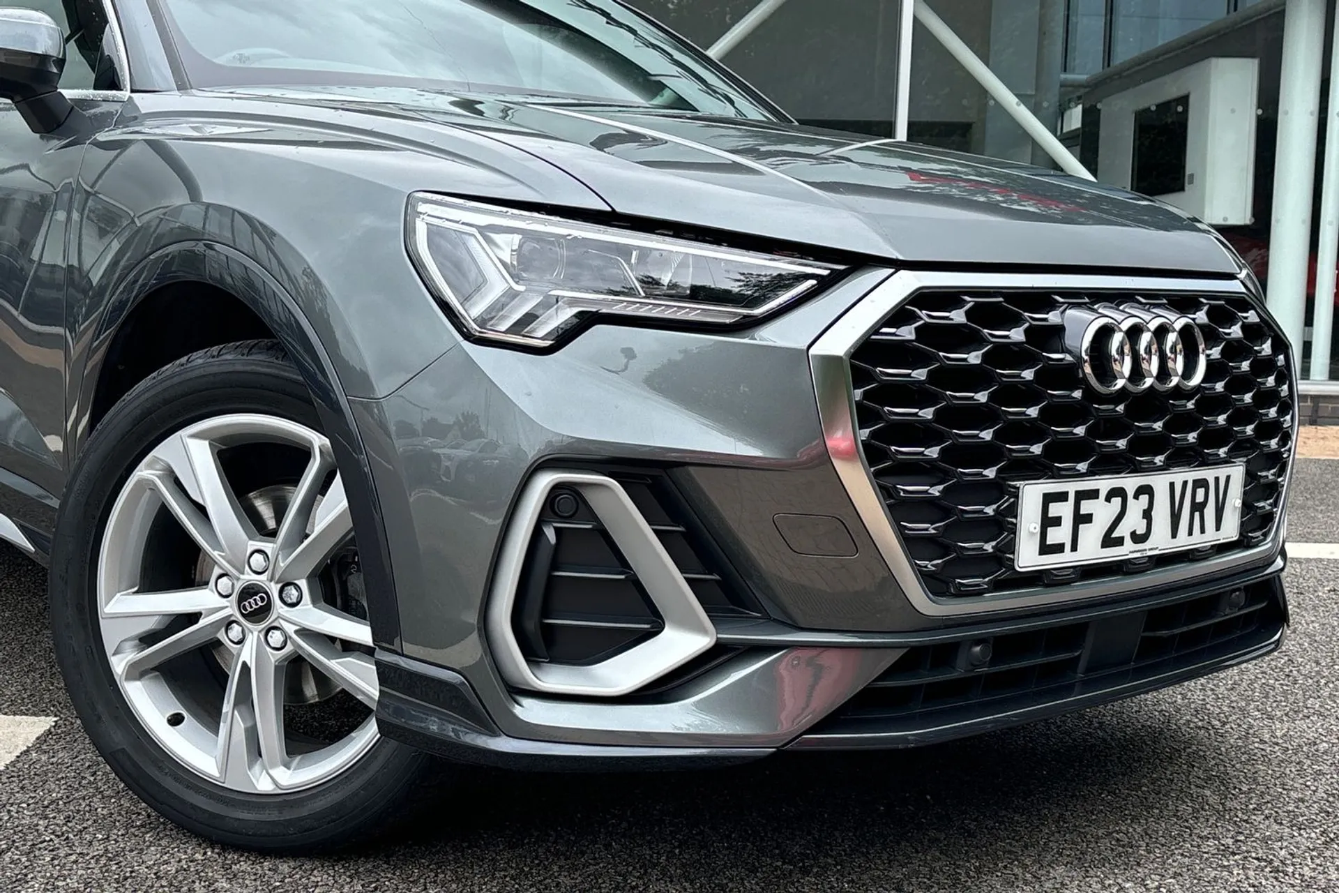 Audi Q3 thumbnail image number 5