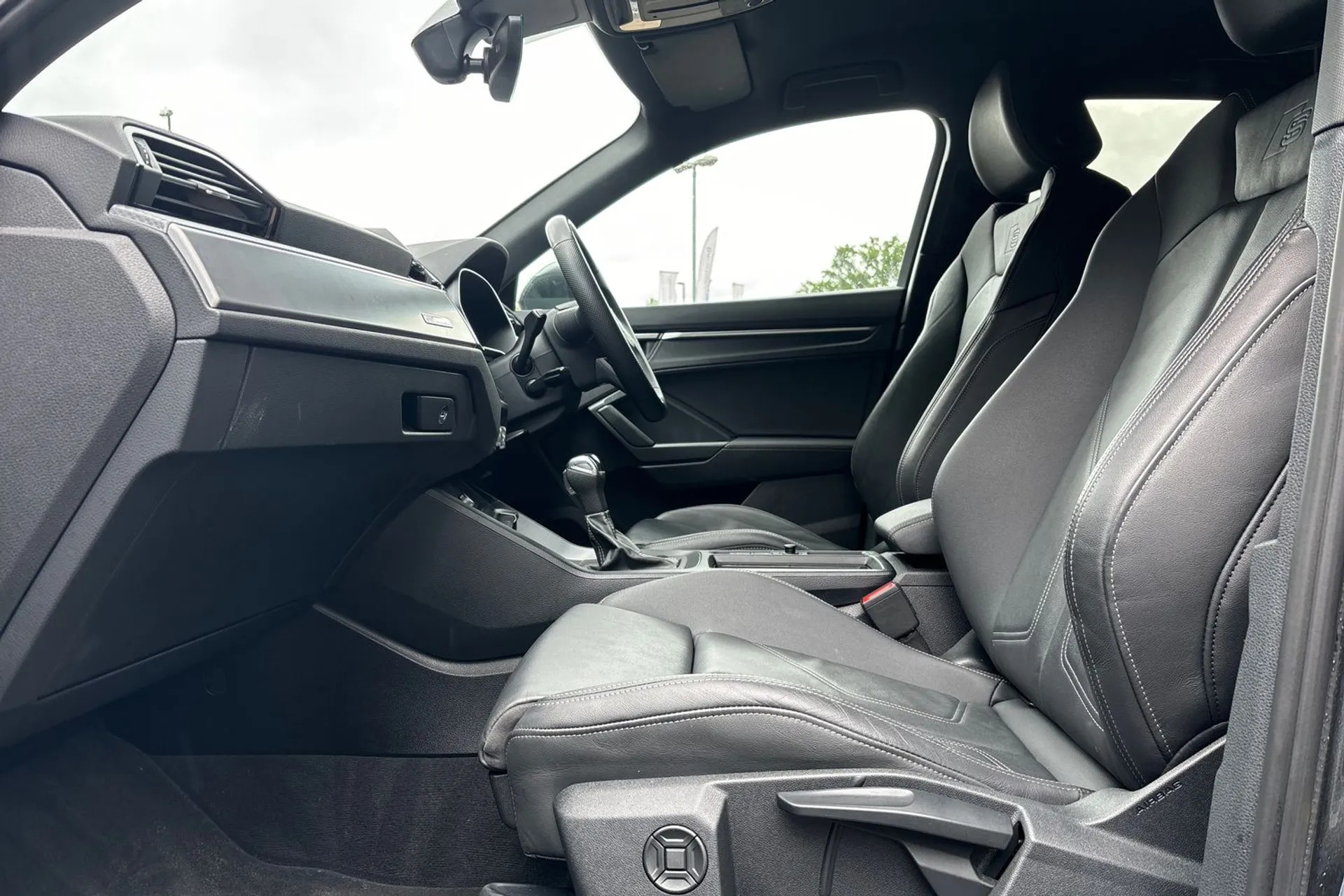 Audi Q3 thumbnail image number 27