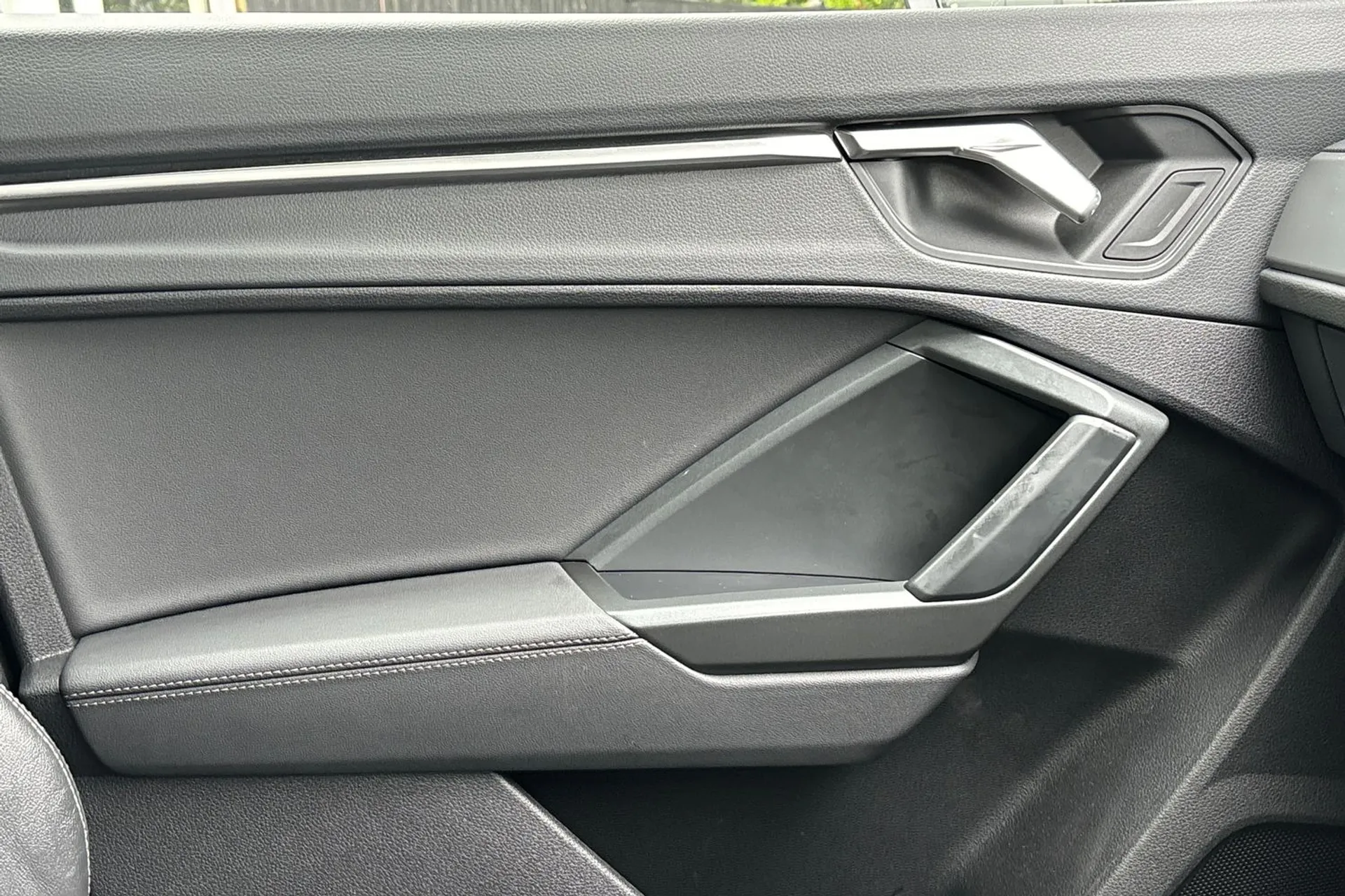Audi Q3 thumbnail image number 40