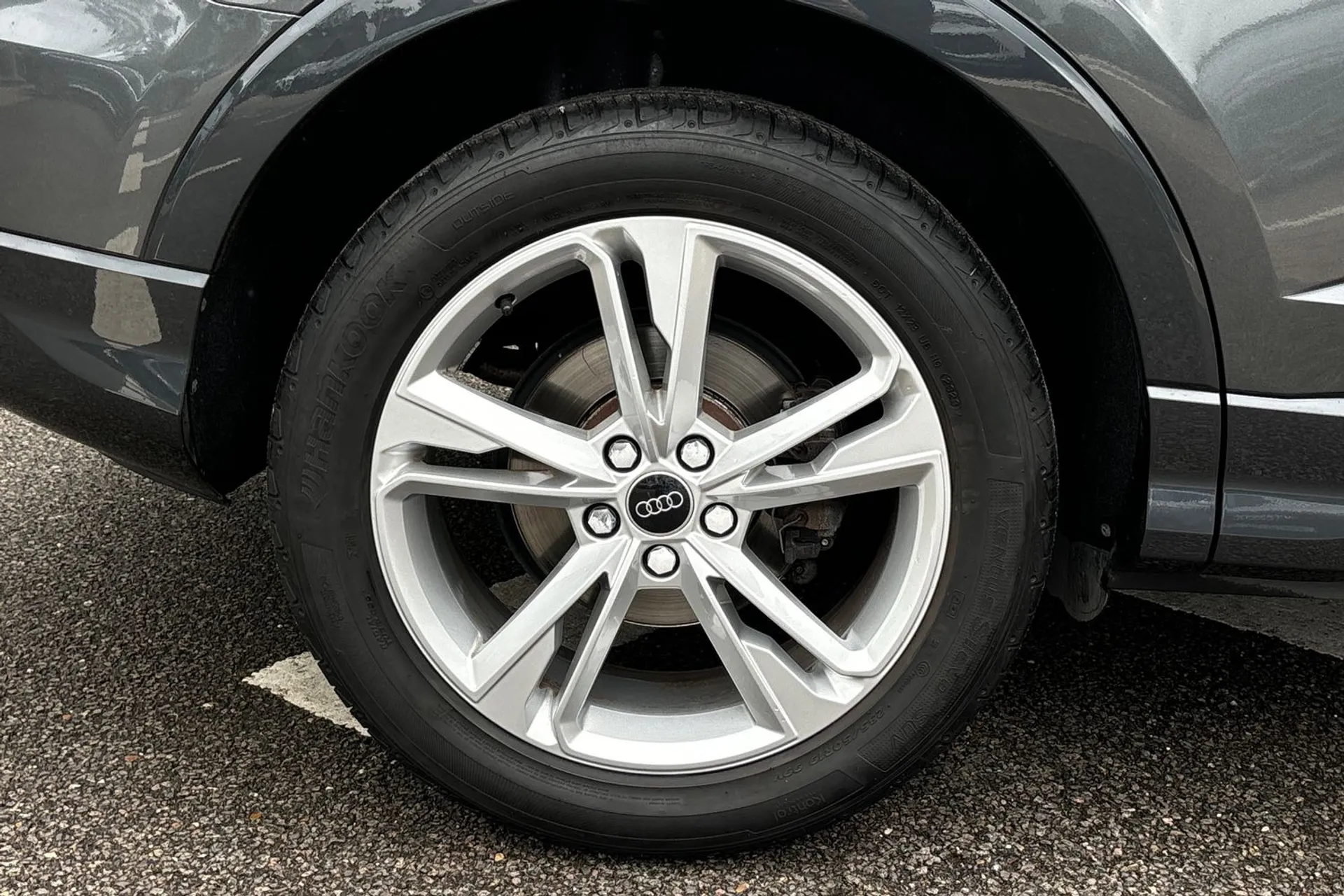 Audi Q3 thumbnail image number 12