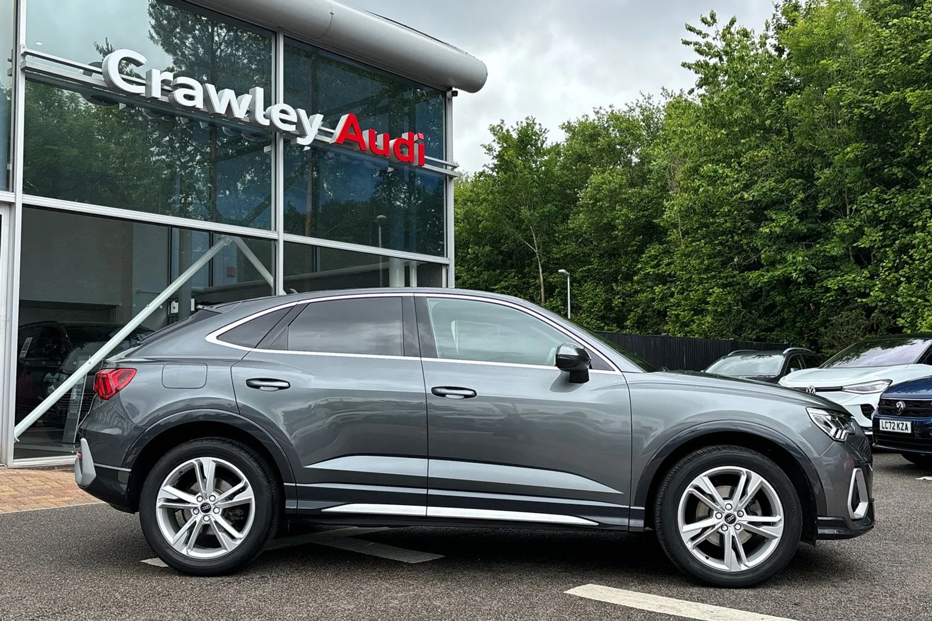 Audi Q3 thumbnail image number 2
