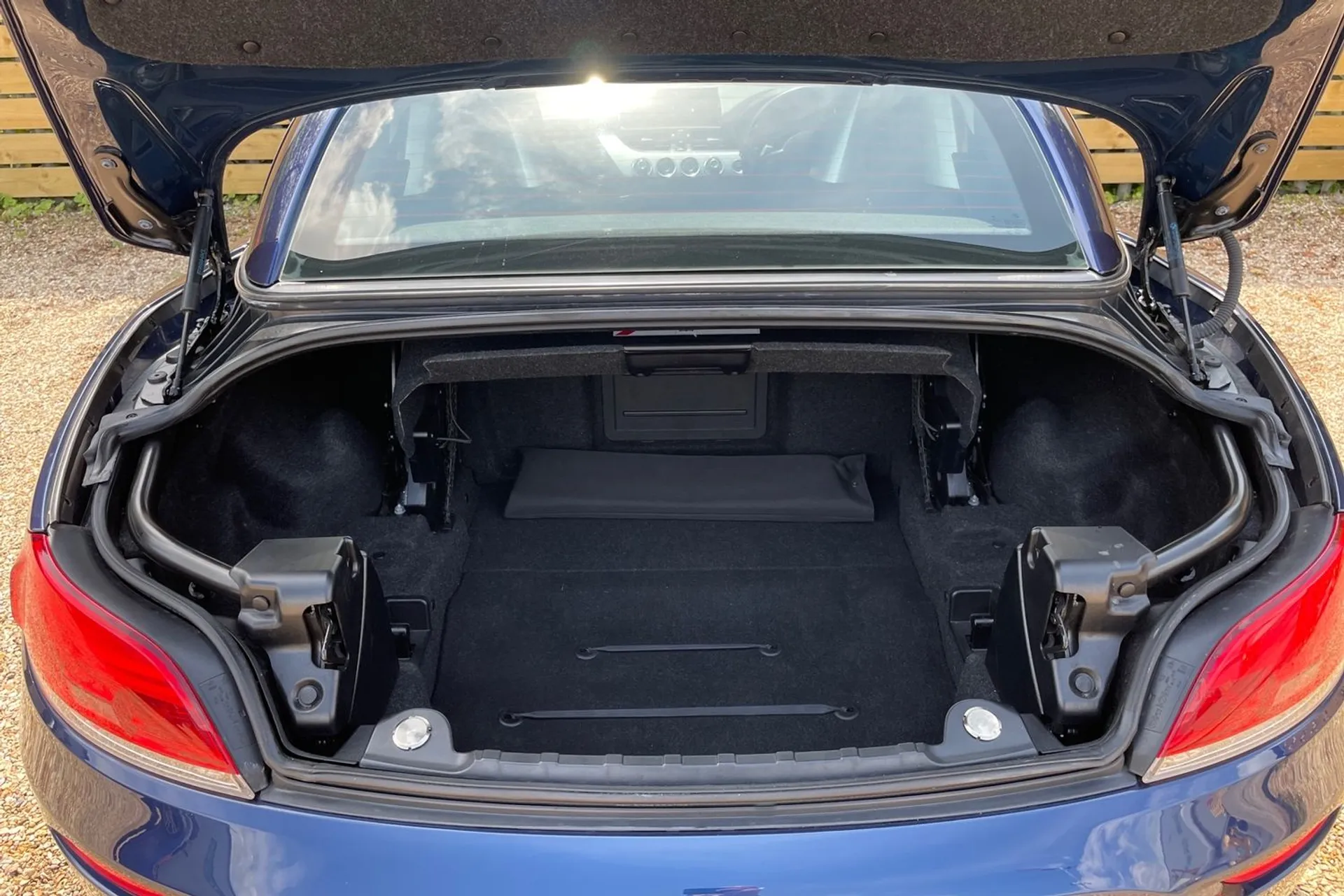 BMW Z4 thumbnail image number 20