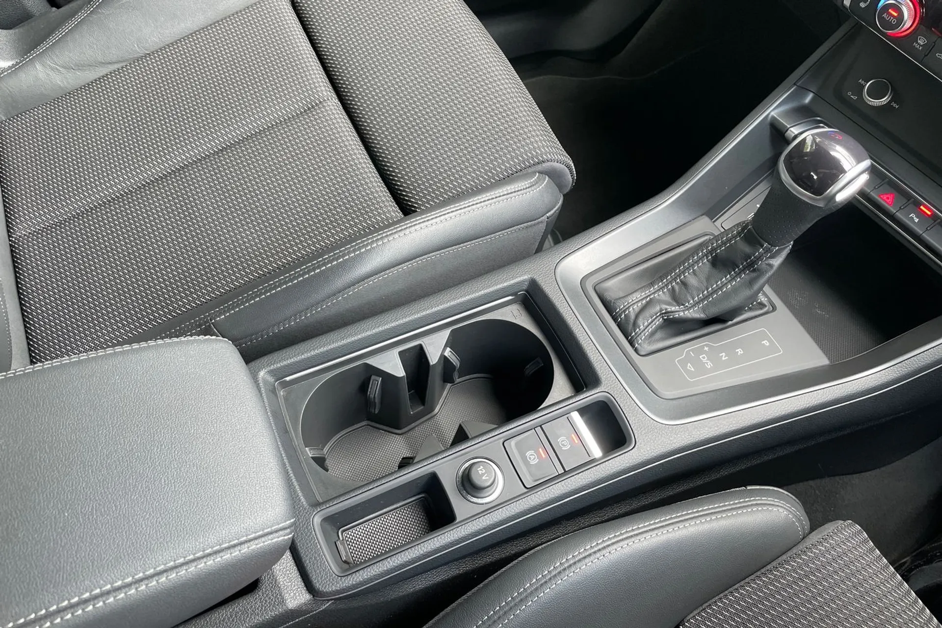 Audi Q3 thumbnail image number 40