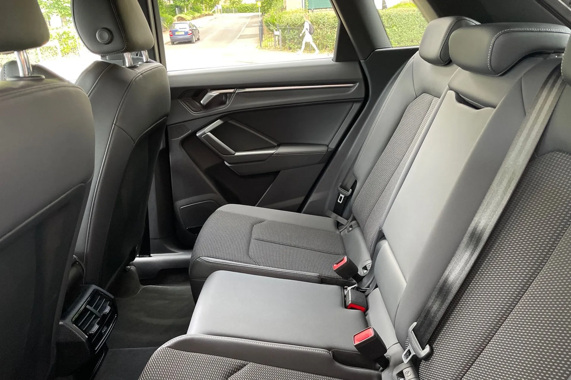 Audi Q3 thumbnail image number 29