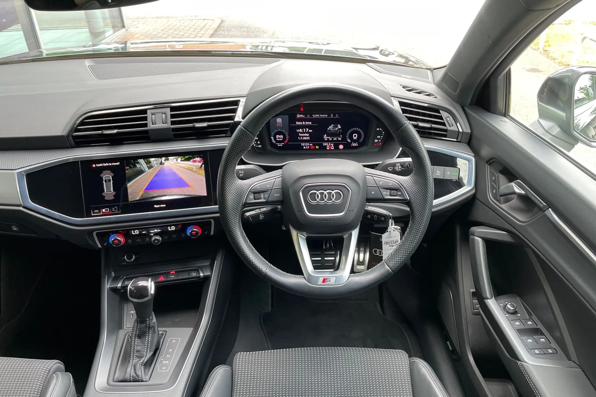 Audi Q3 thumbnail image number 33