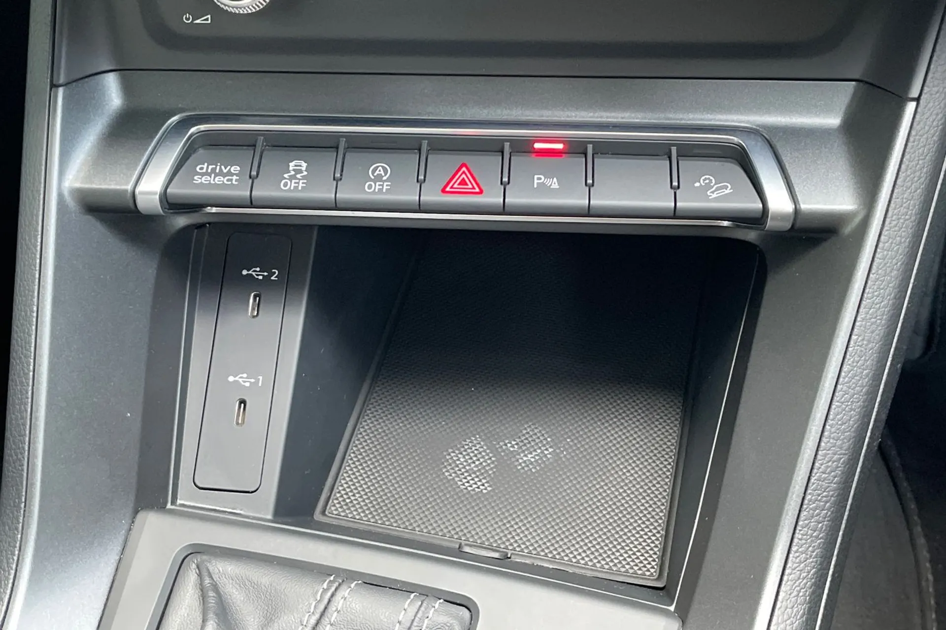 Audi Q3 thumbnail image number 43