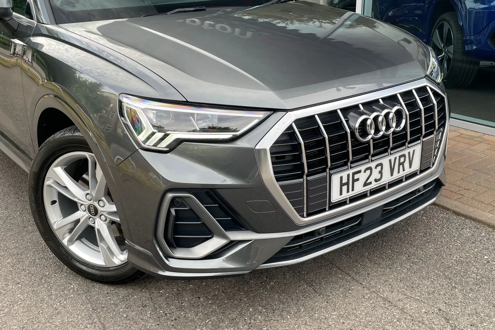 Audi Q3 thumbnail image number 14