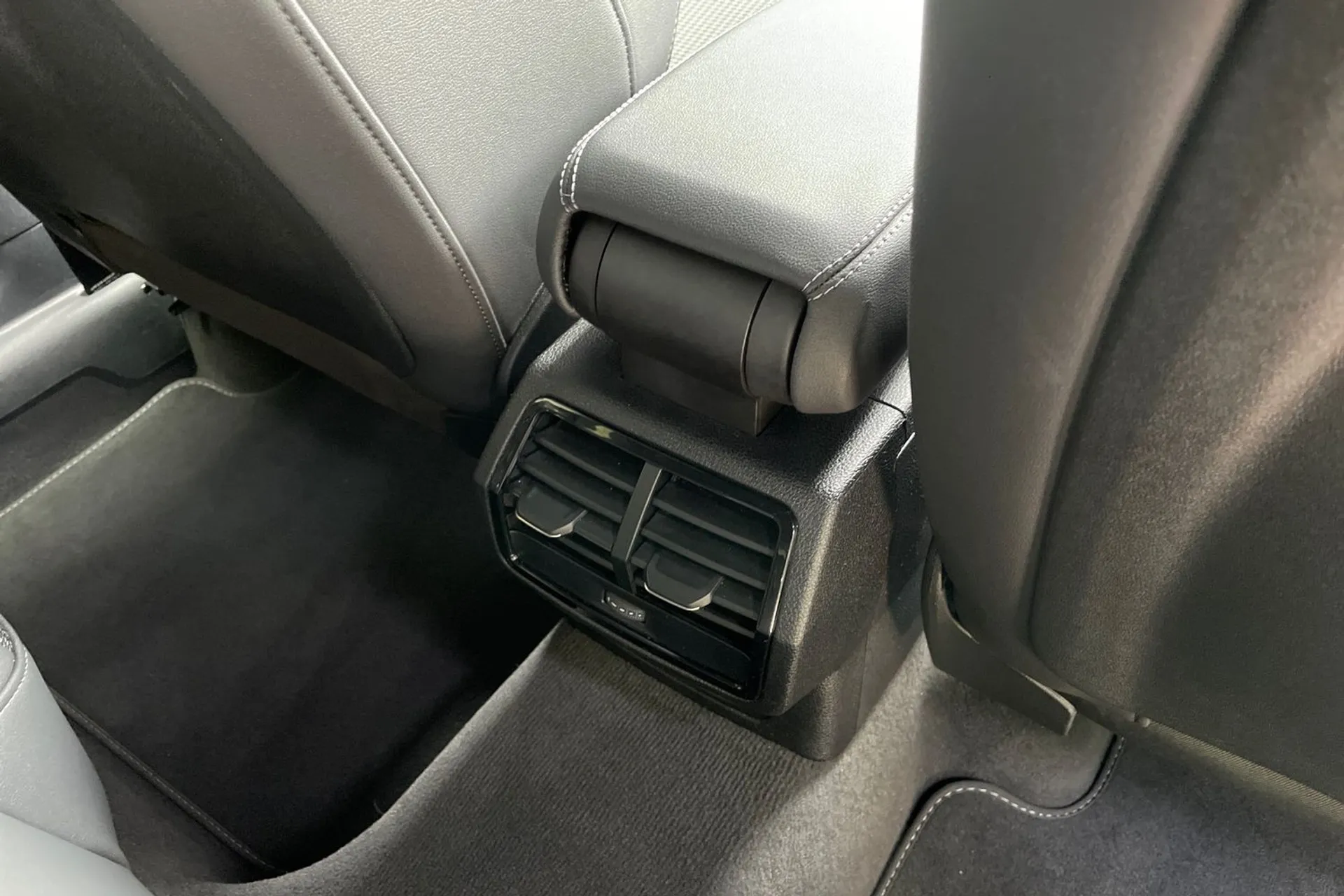 Audi Q3 thumbnail image number 45