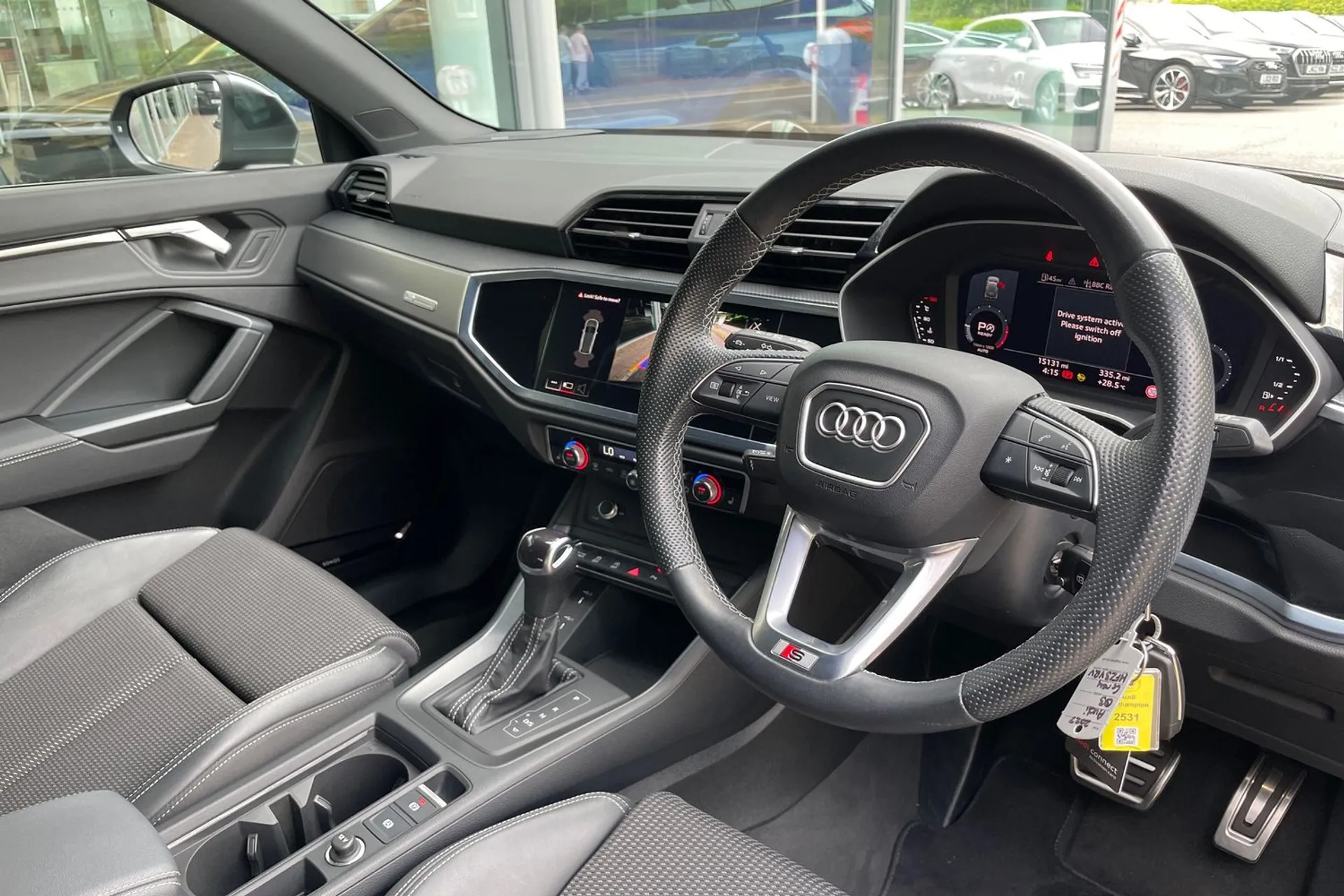 Audi Q3 thumbnail image number 25