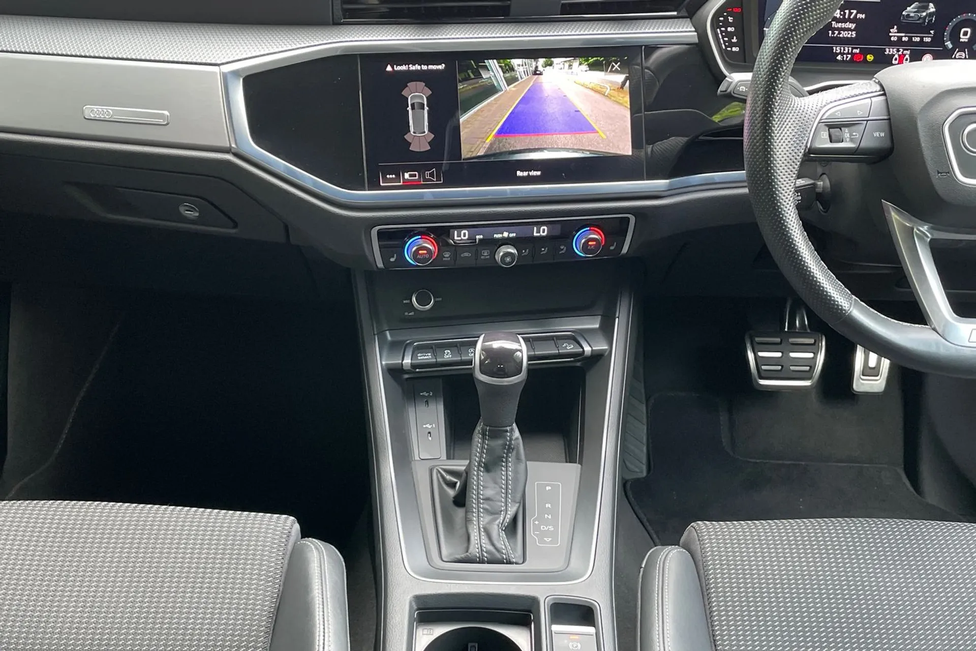Audi Q3 thumbnail image number 34