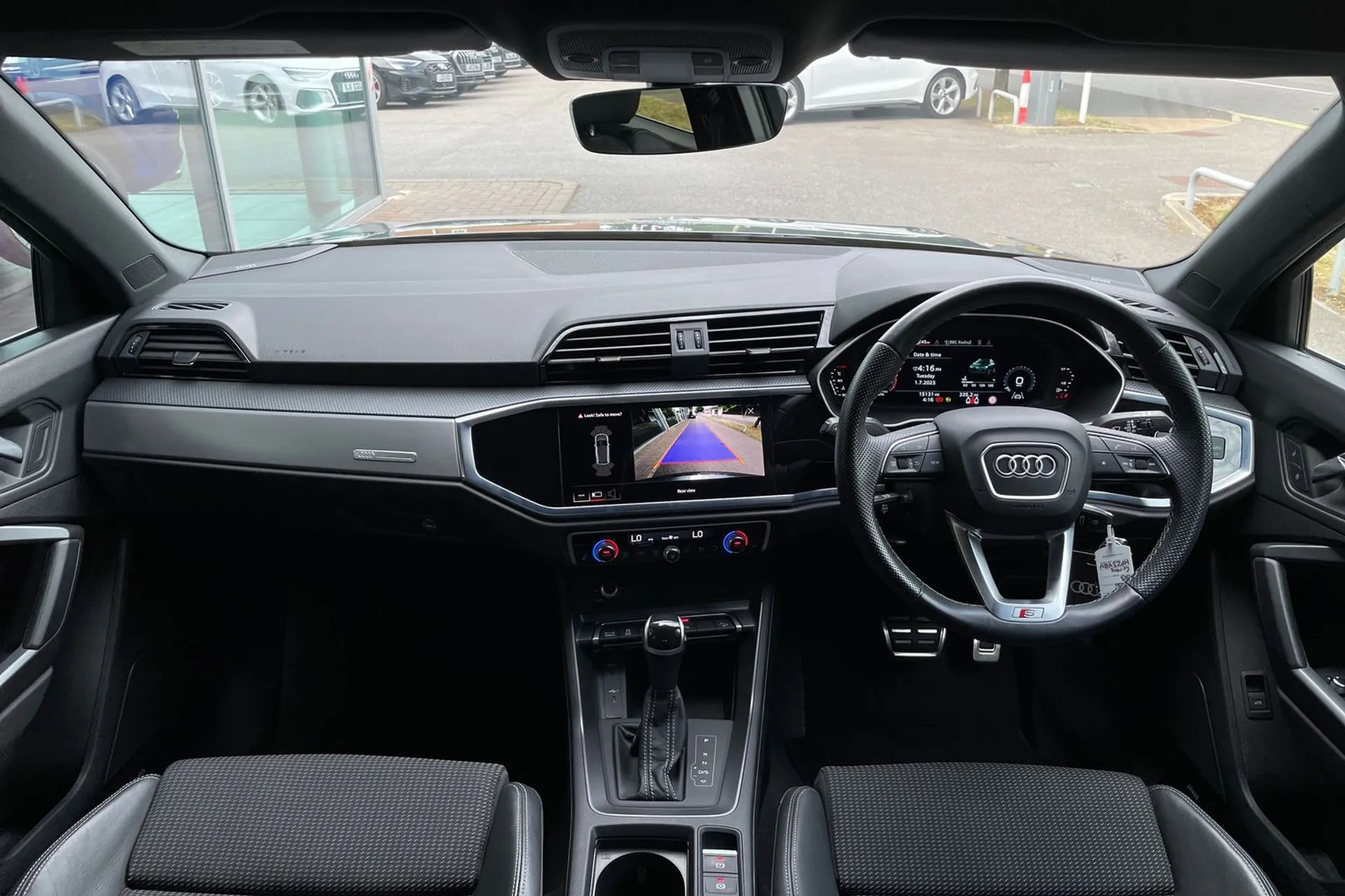 Audi Q3 thumbnail image number 3