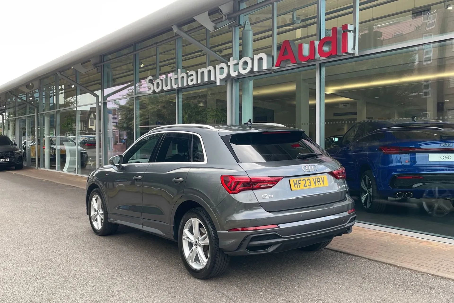 Audi Q3 thumbnail image number 7