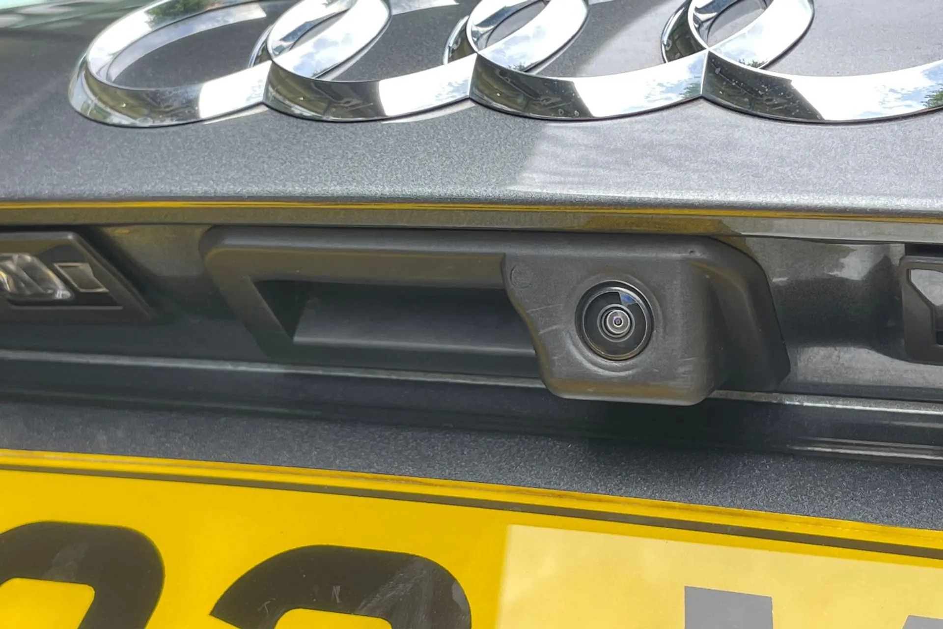 Audi Q3 thumbnail image number 20