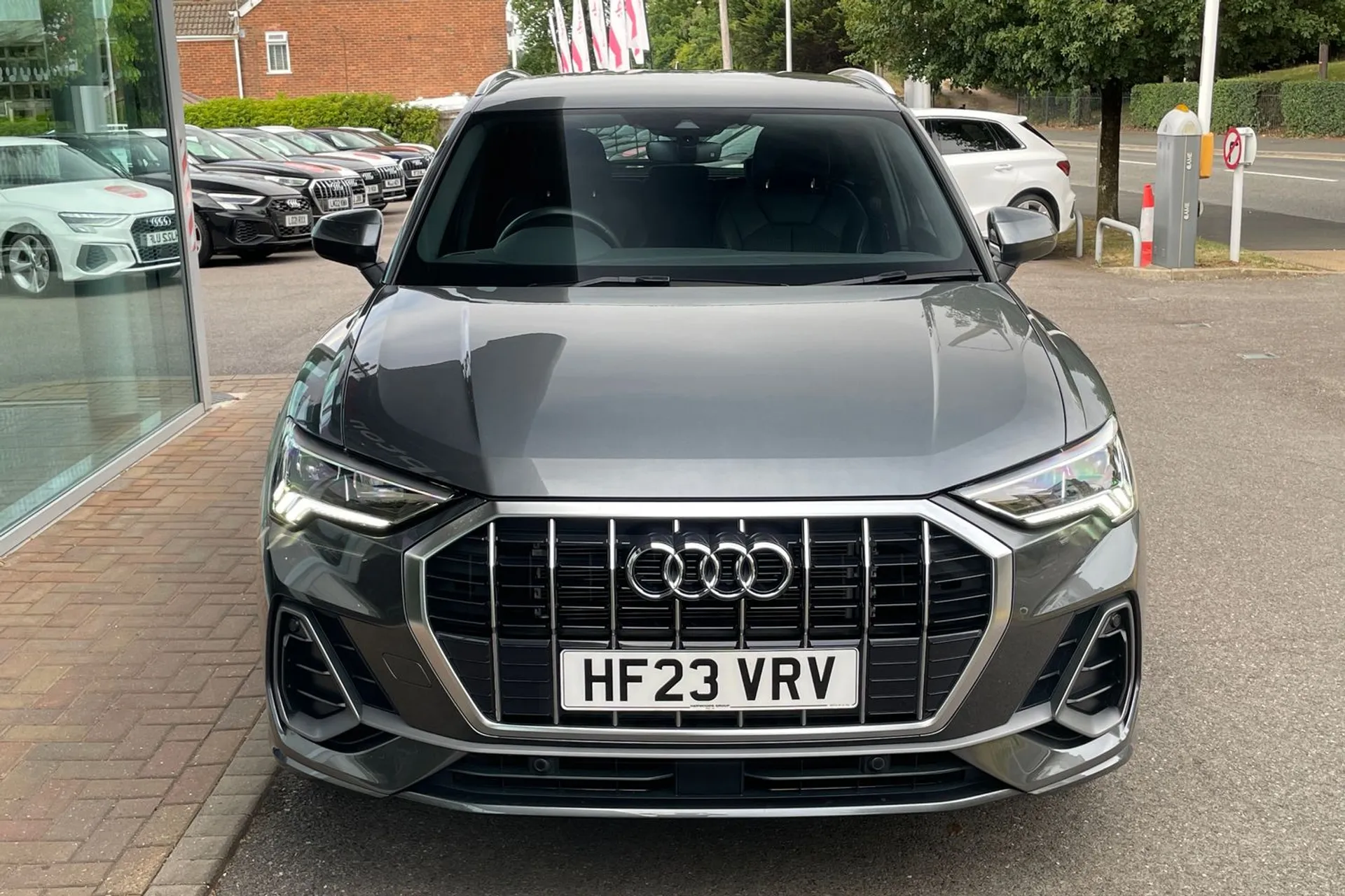 Audi Q3 thumbnail image number 10