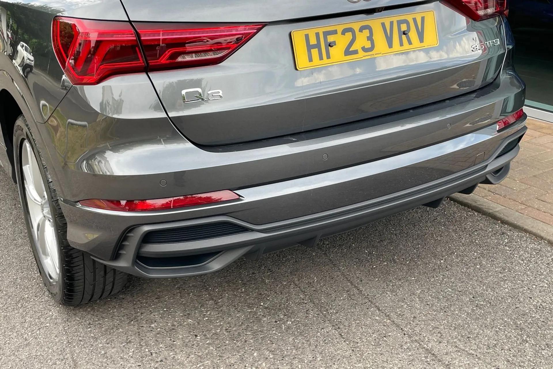 Audi Q3 thumbnail image number 16
