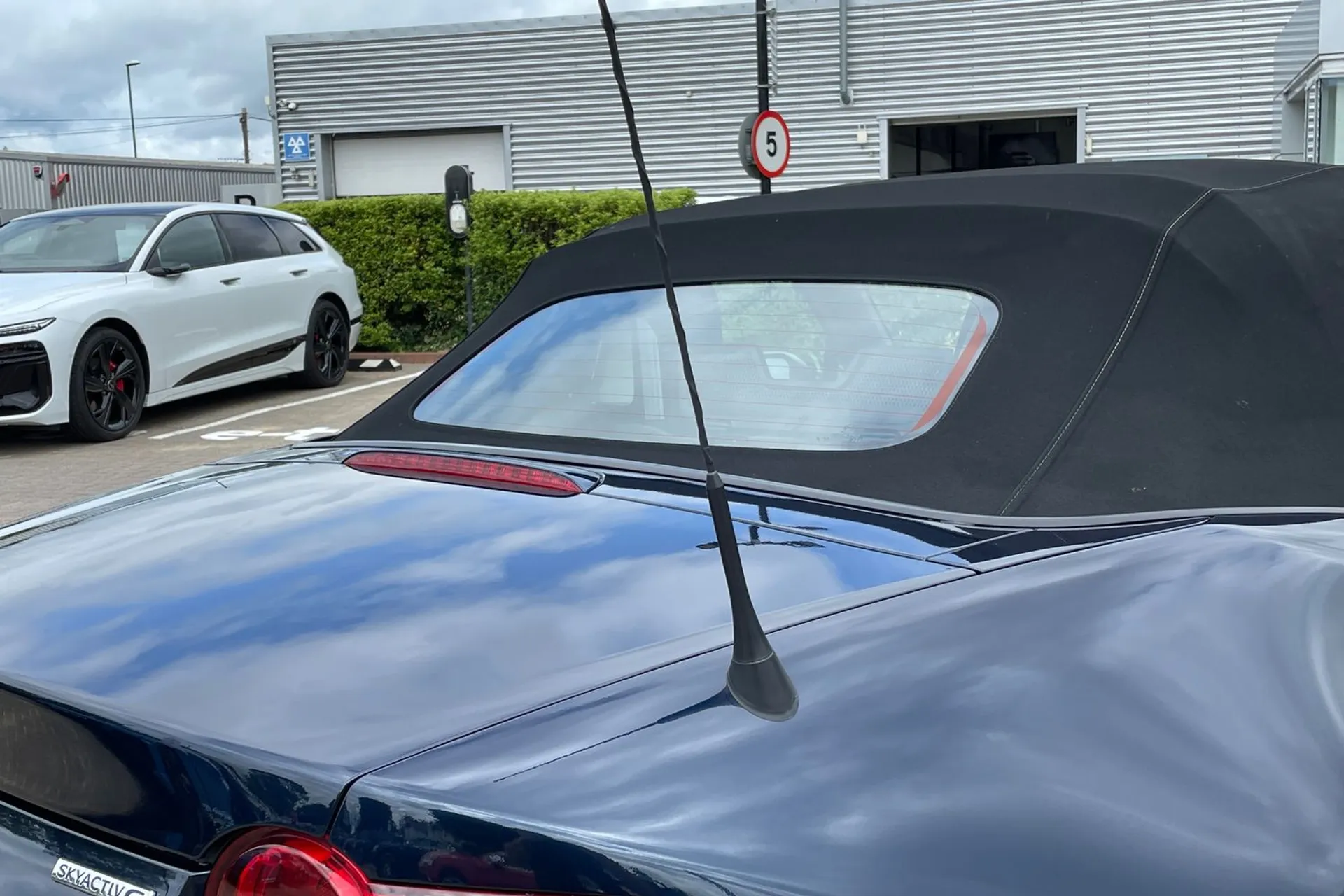 MAZDA MX-5 thumbnail image number 13