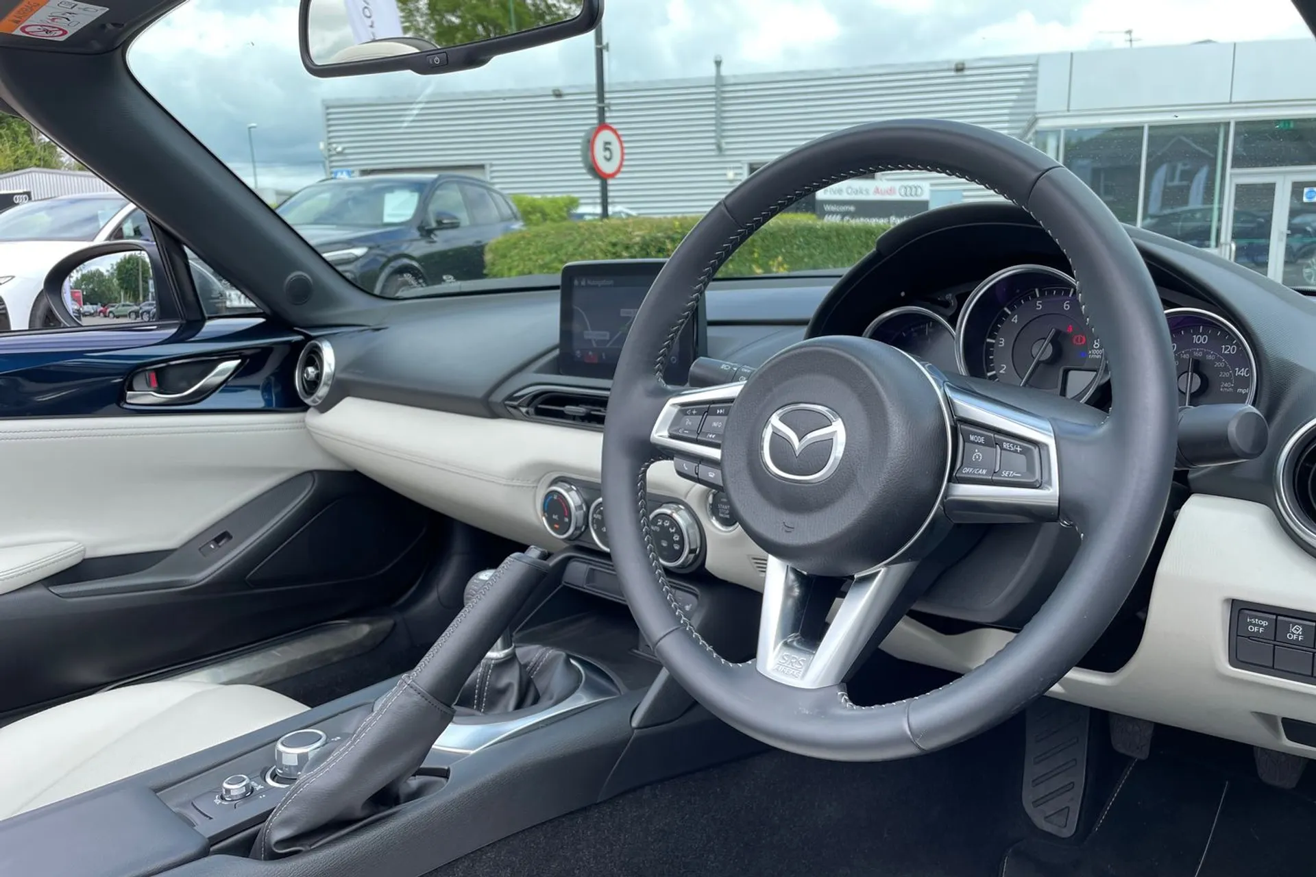 MAZDA MX-5 thumbnail image number 32